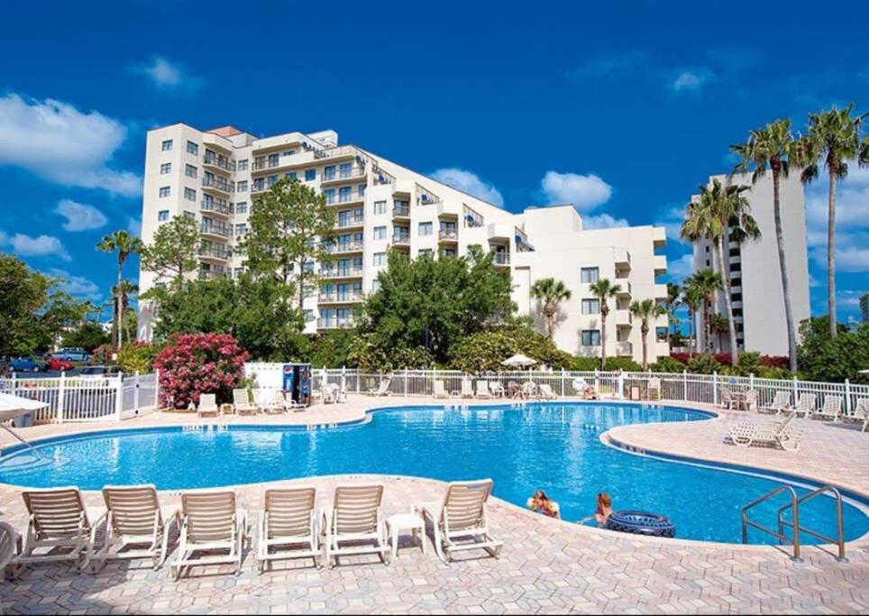 Universal Studios - Lake View 2 Bedrooms Apartment