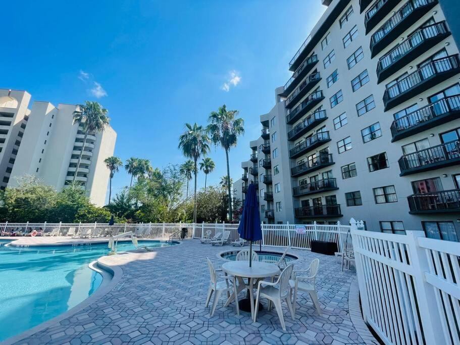 Universal Studios - Lake View 2 Bedrooms Apartment