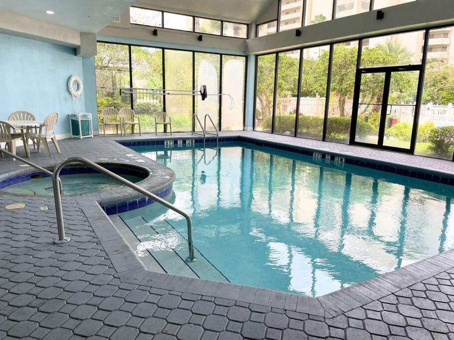 Universal Studios - Lake View 2 Bedrooms Apartment