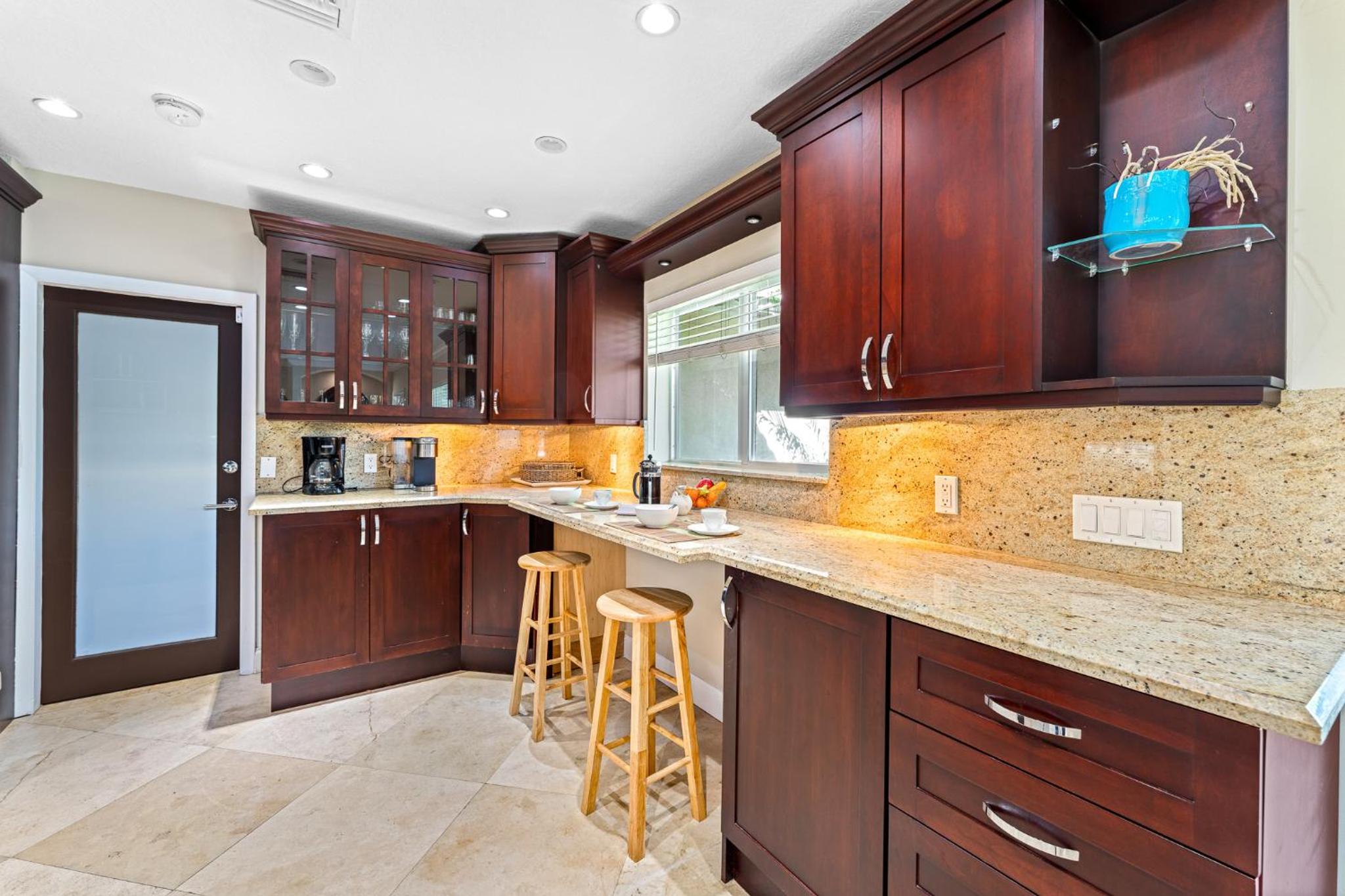 Gorgeous 3BR2BA in LBTS- Walk to the Beach view 4