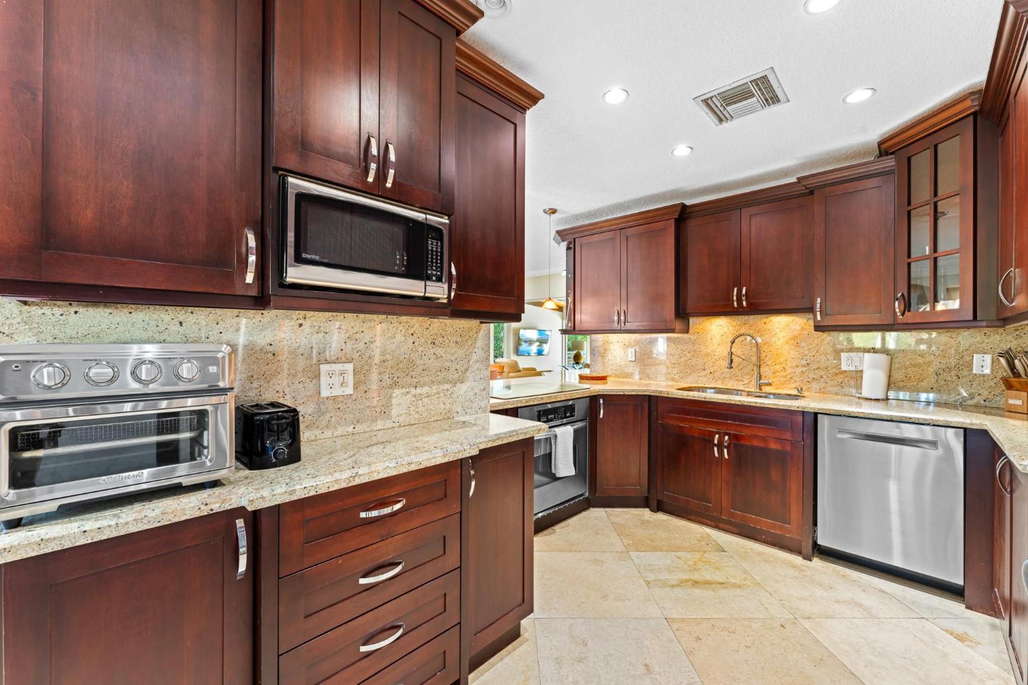 Gorgeous 3BR2BA in LBTS- Walk to the Beach view 5