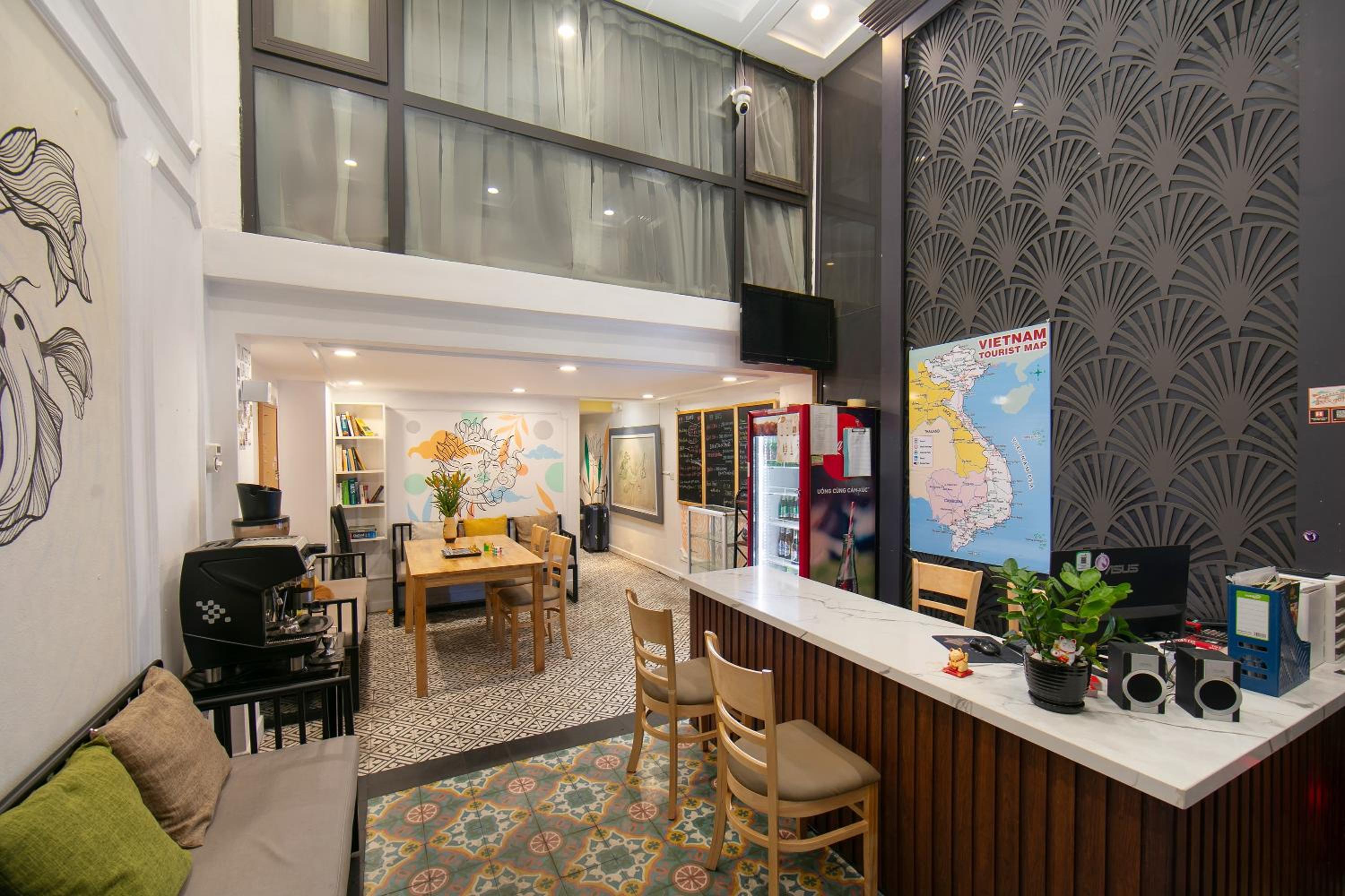 Downtown Hostel & Rooftop Bar