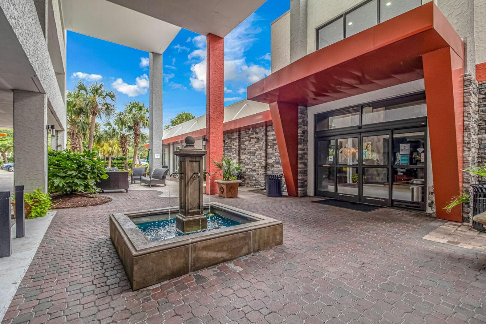 Hotel Grande Cayman Resort