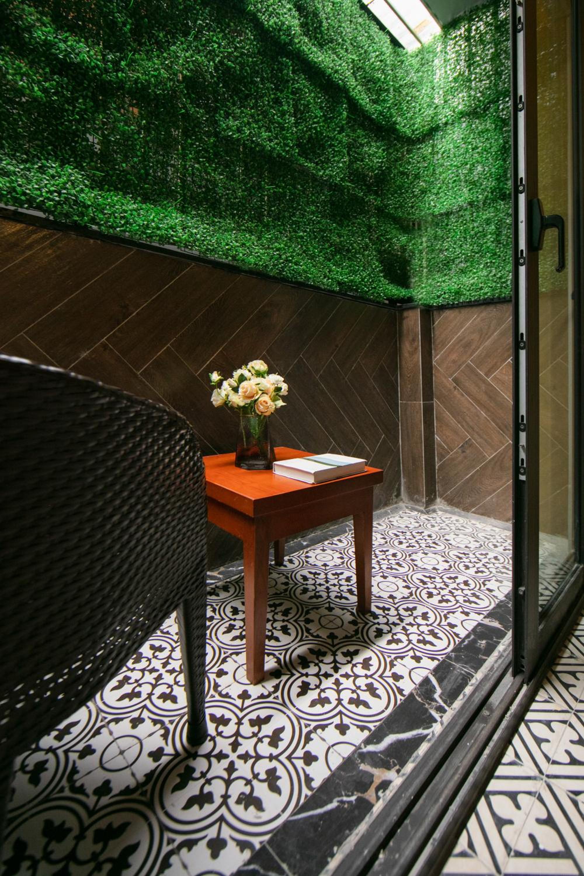 Downtown Hostel & Rooftop Bar