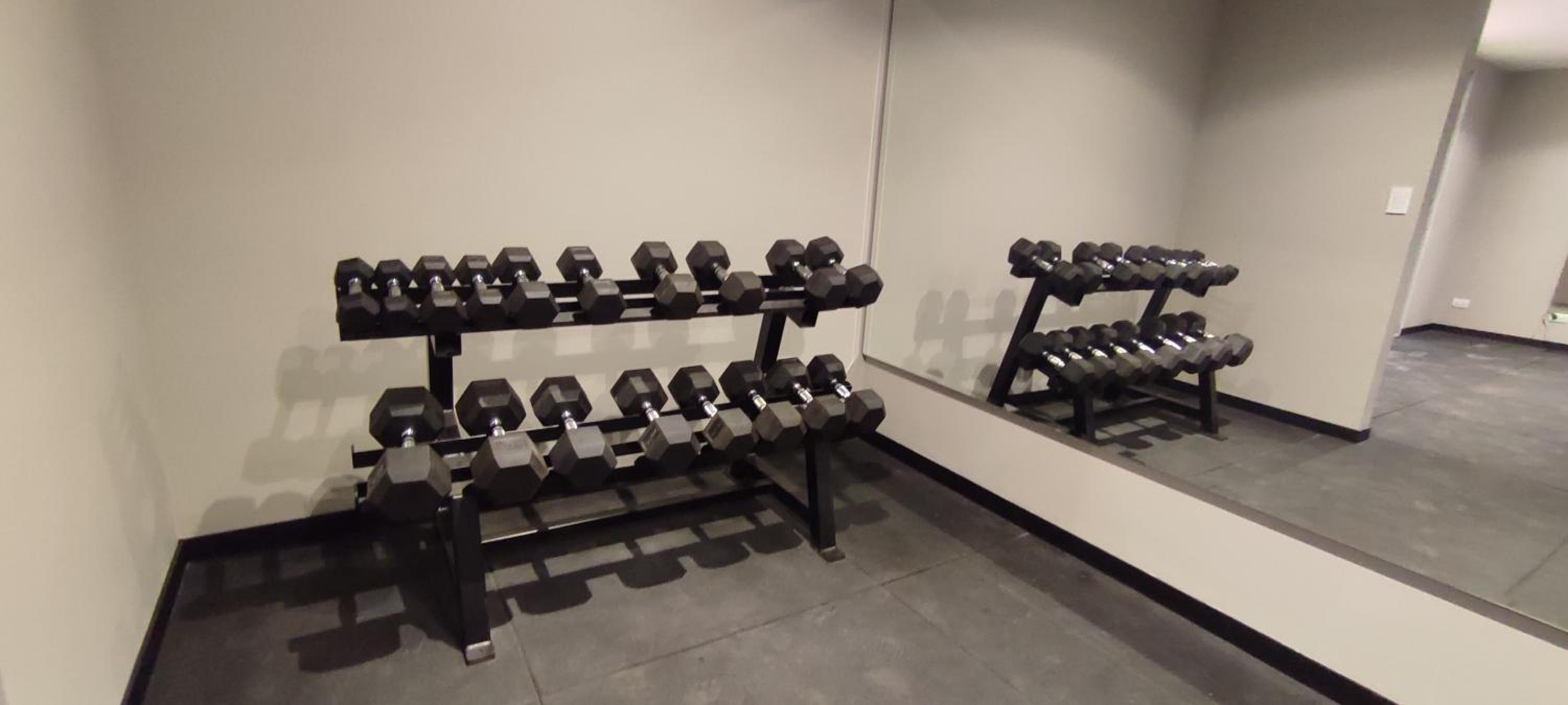 APARTAMENTO MODERNO EN EQUIPETROL, CON CINE - PISCINA - GYM y PARQUEO GRATUITO. Proximo a Los Tajibos, Ventura Mall, SUPER ICENORTE