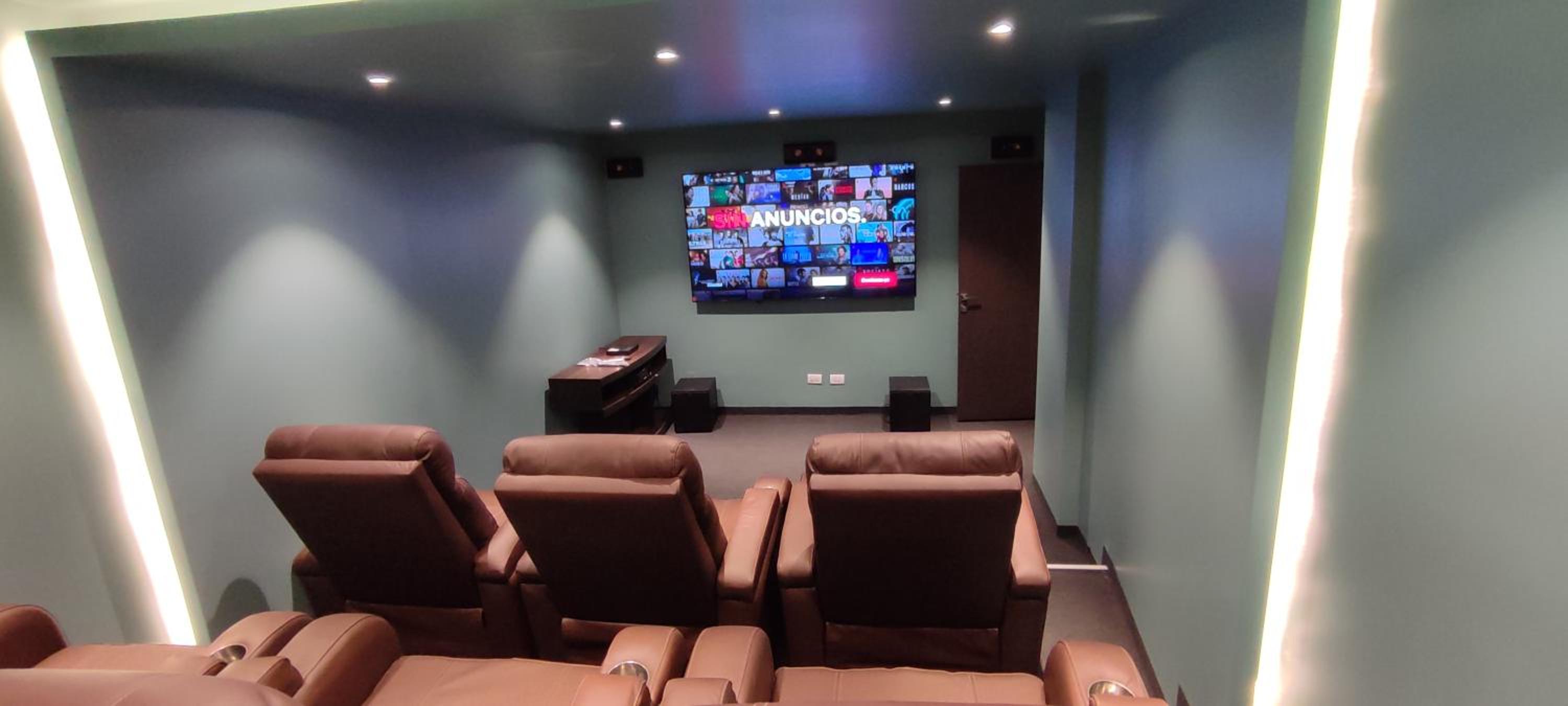 APARTAMENTO MODERNO EN EQUIPETROL, CON CINE - PISCINA - GYM y PARQUEO GRATUITO. Proximo a Los Tajibos, Ventura Mall, SUPER ICENORTE