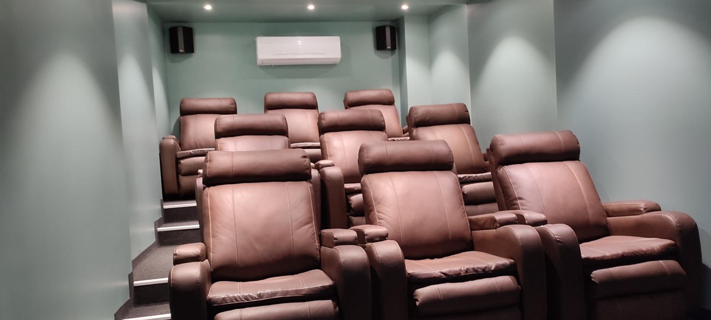 APARTAMENTO MODERNO EN EQUIPETROL, CON CINE - PISCINA - GYM y PARQUEO GRATUITO. Proximo a Los Tajibos, Ventura Mall, SUPER ICENORTE