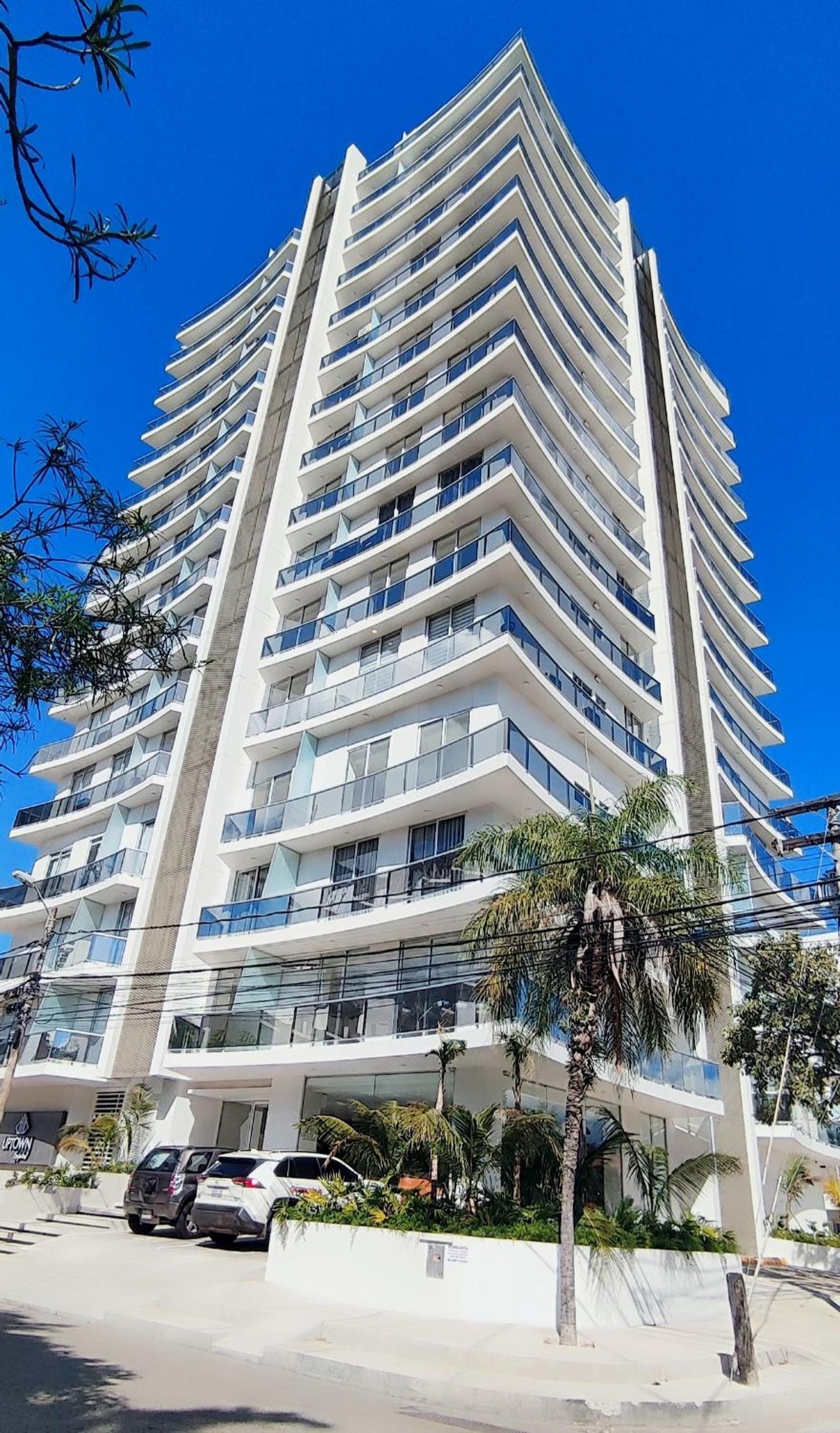 APARTAMENTO MODERNO EN EQUIPETROL, CON CINE - PISCINA - GYM y PARQUEO GRATUITO. Proximo a Los Tajibos, Ventura Mall, SUPER ICENORTE