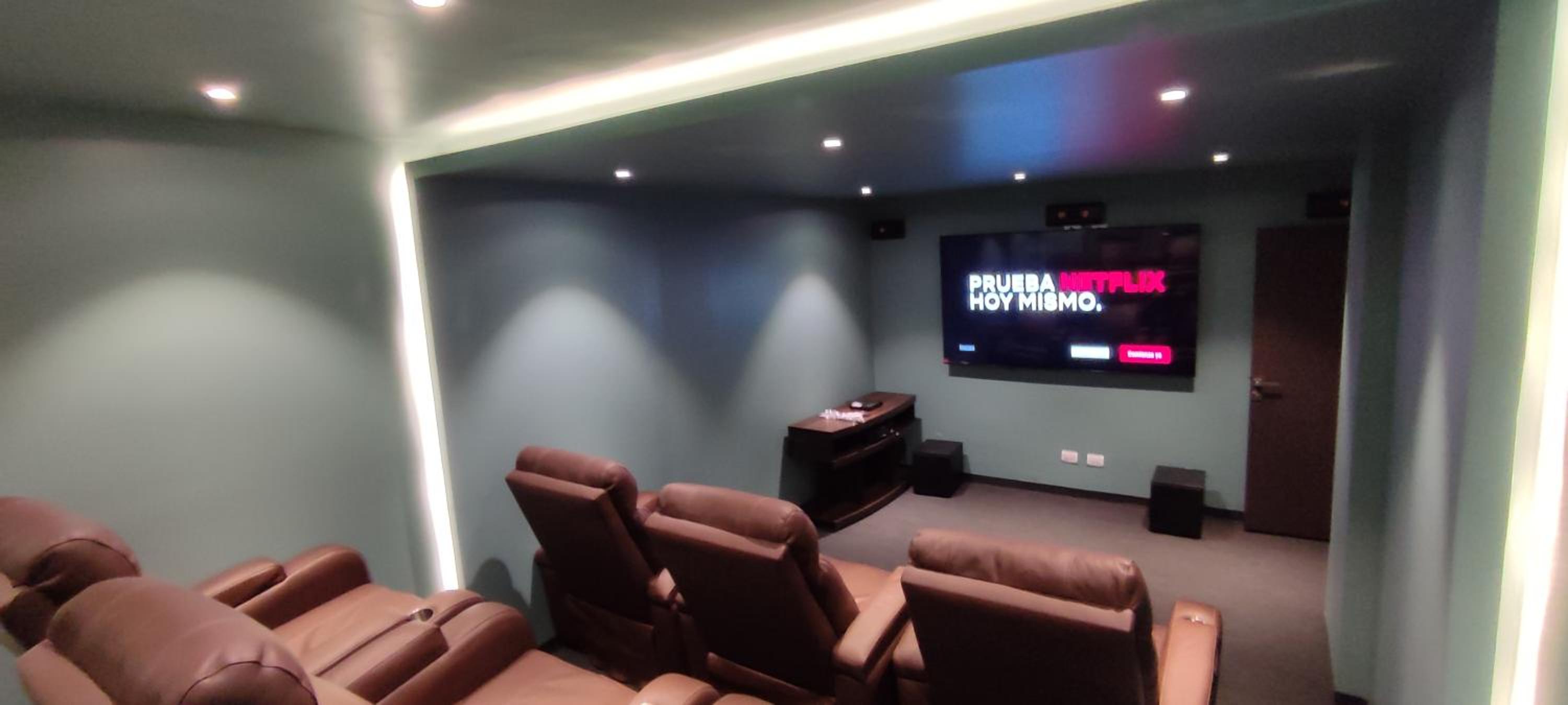 APARTAMENTO MODERNO EN EQUIPETROL, CON CINE - PISCINA - GYM y PARQUEO GRATUITO. Proximo a Los Tajibos, Ventura Mall, SUPER ICENORTE