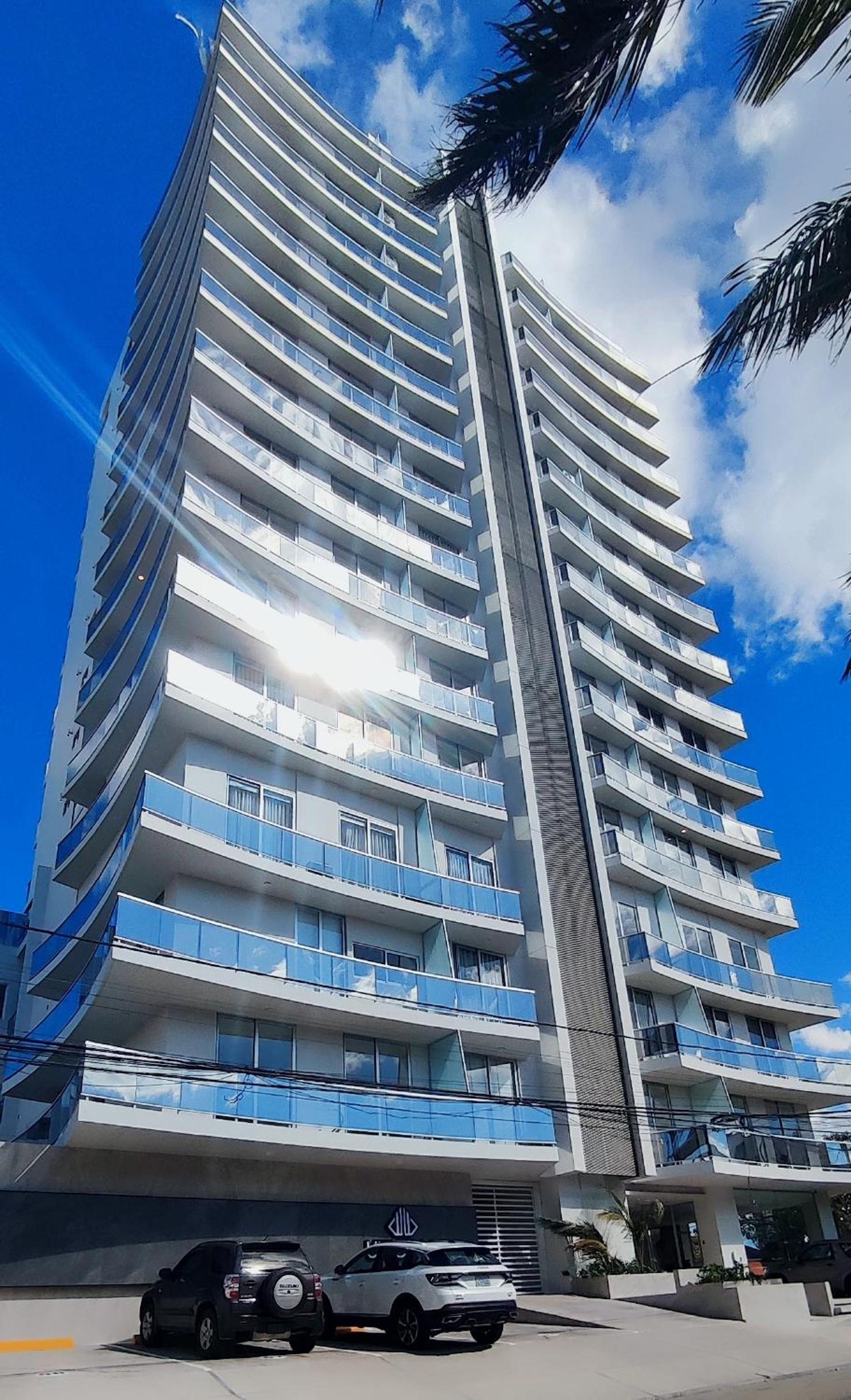 APARTAMENTO MODERNO EN EQUIPETROL, CON CINE - PISCINA - GYM y PARQUEO GRATUITO. Proximo a Los Tajibos, Ventura Mall, SUPER ICENORTE