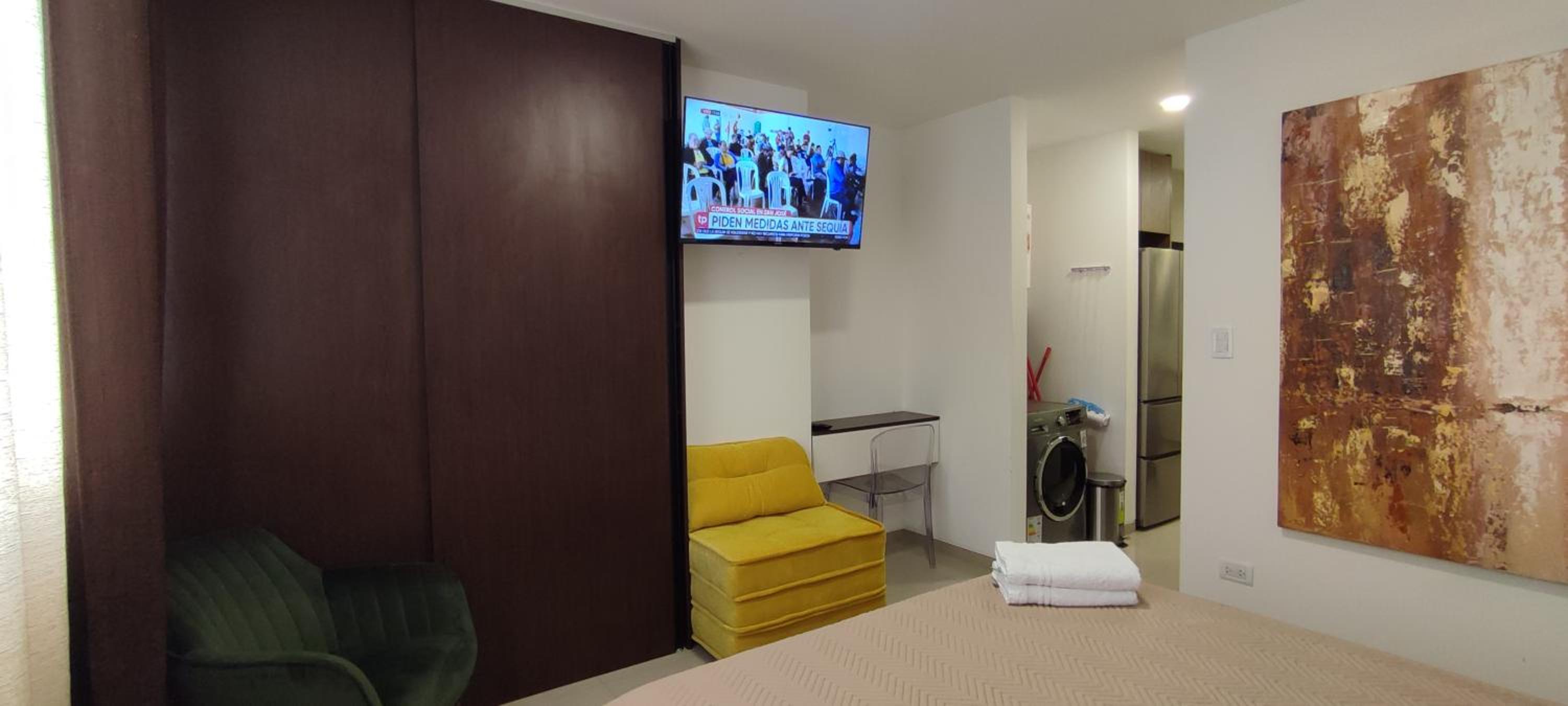 APARTAMENTO MODERNO EN EQUIPETROL, CON CINE - PISCINA - GYM y PARQUEO GRATUITO. Proximo a Los Tajibos, Ventura Mall, SUPER ICENORTE