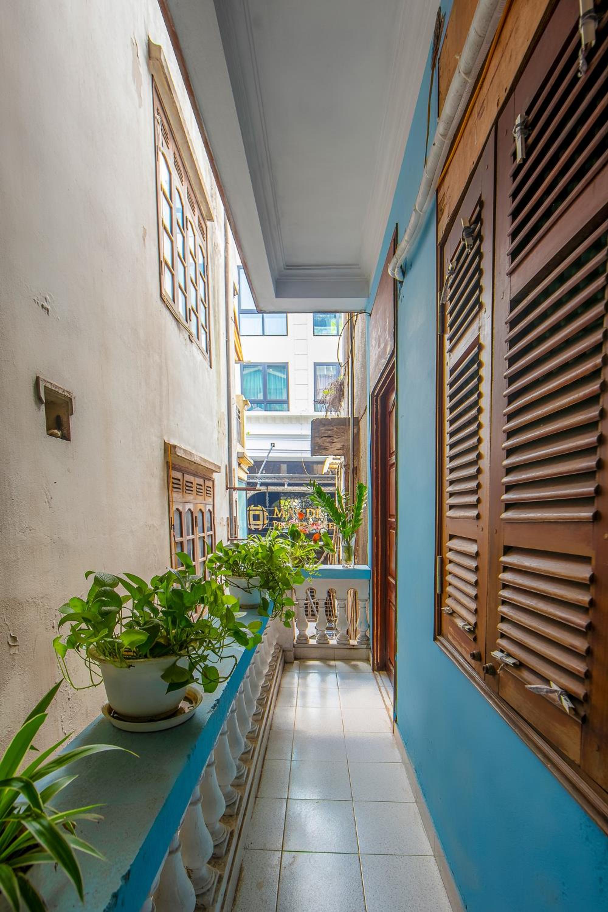 Downtown Hostel & Rooftop Bar