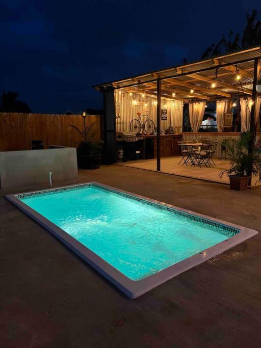 El Camper RV with pool. view 4