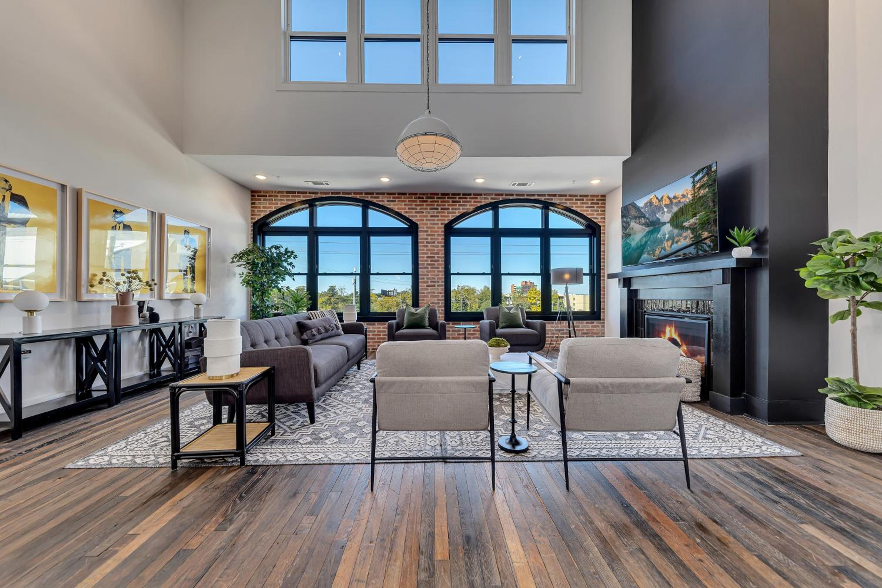 Atlanta Vacations - Entire Top Floor Penthouse Loft, Sleeps 20 - Property Image 1