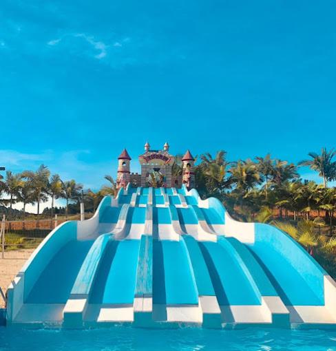Casa a 40 metros da praia, rua tranquila