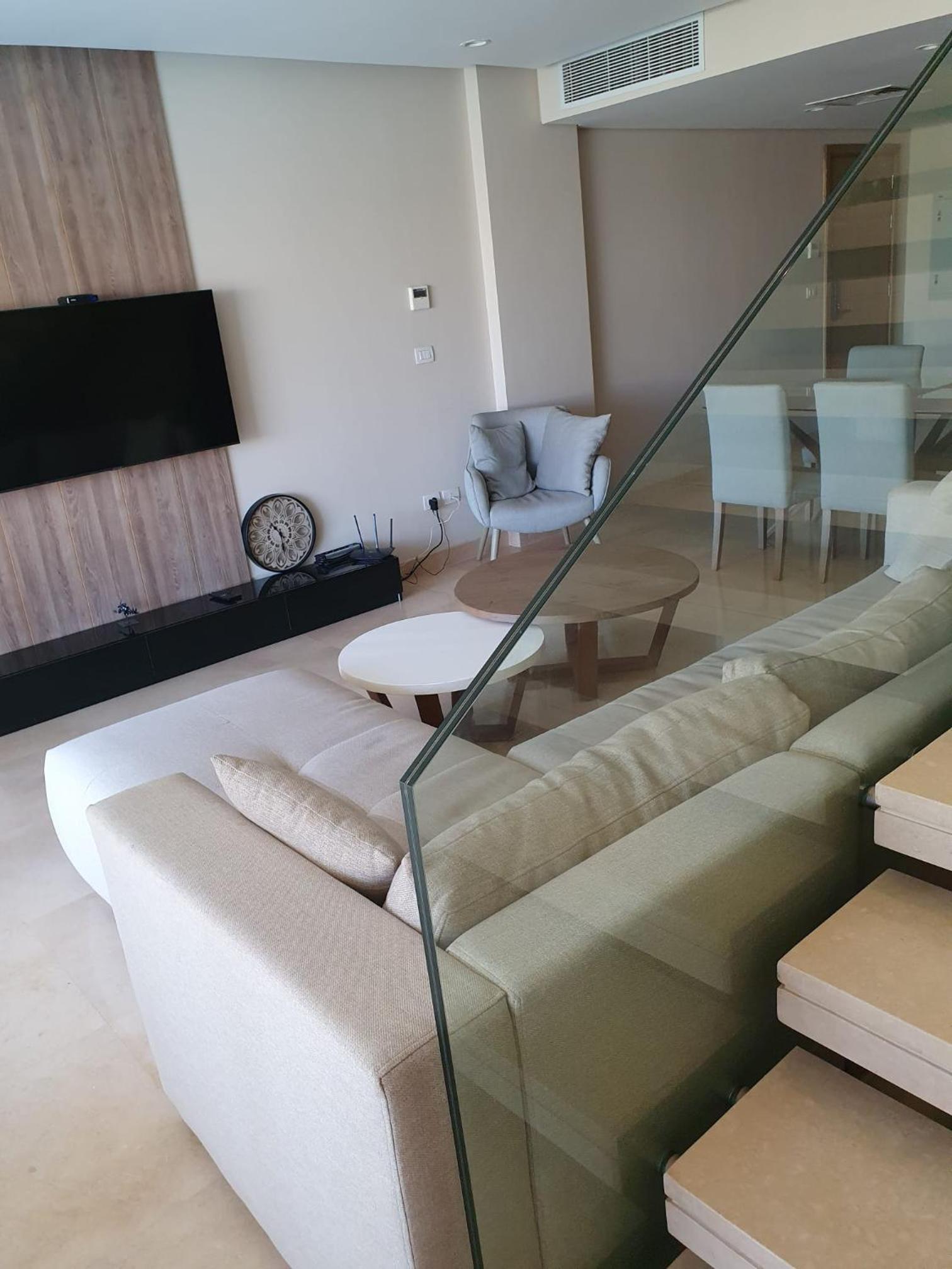 Mangroovy 2BR with roof view 3