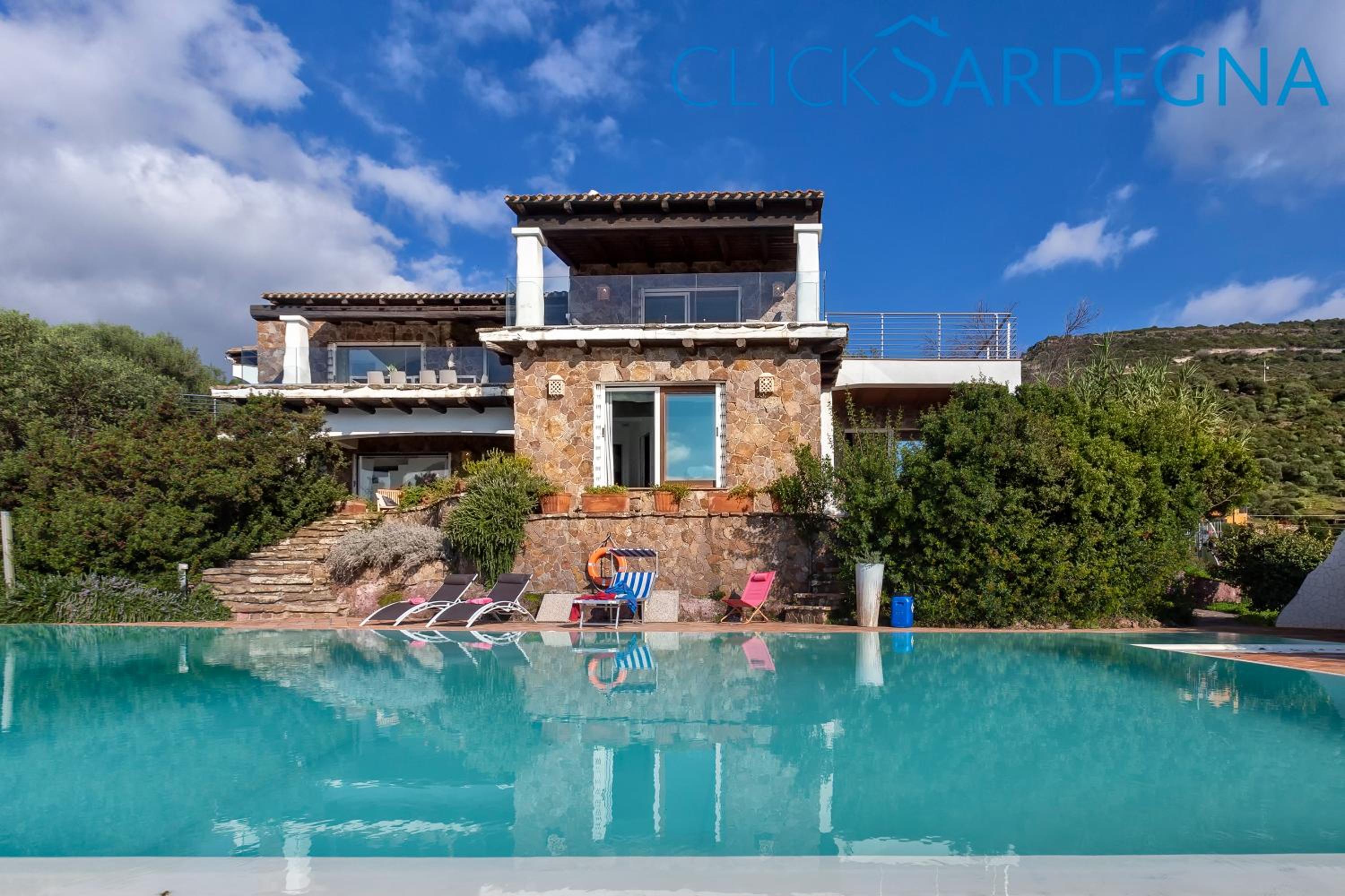 Villa Emmeline fronte mare 5 camere 6 bagni infinity pool WiFi per 12 persone view 2