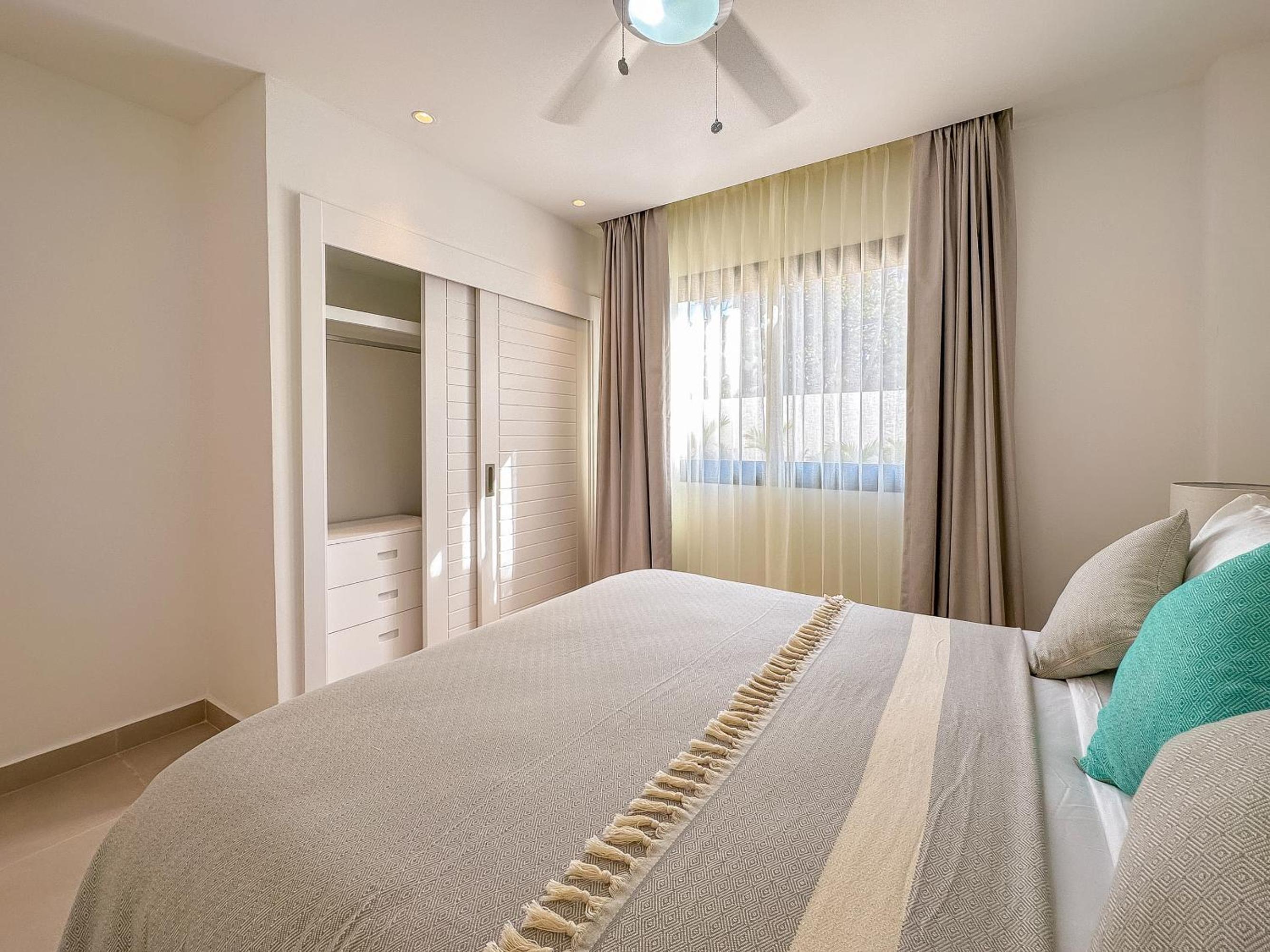 Fantastic brand new beach condo