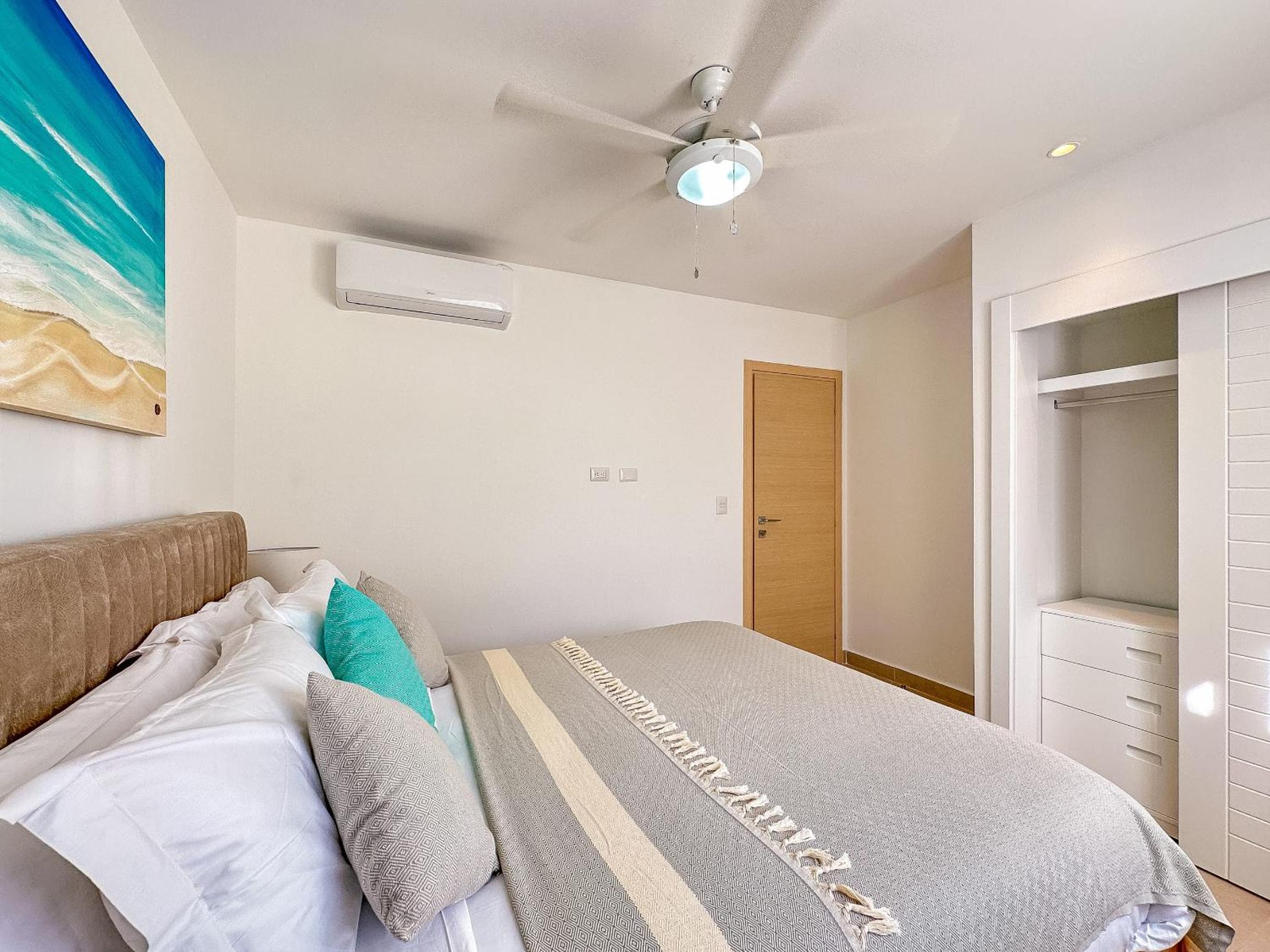 Fantastic brand new beach condo