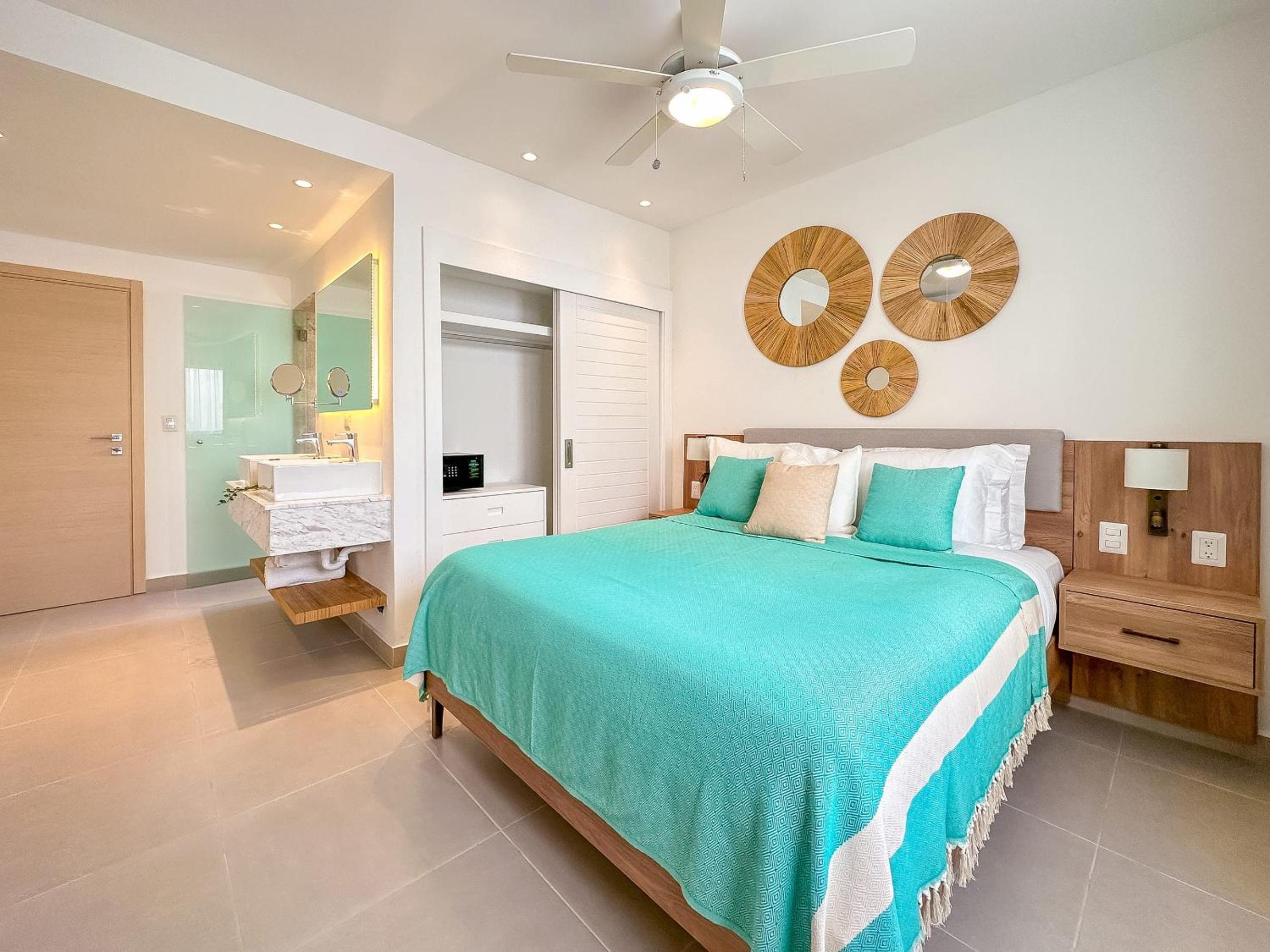Fantastic brand new beach condo