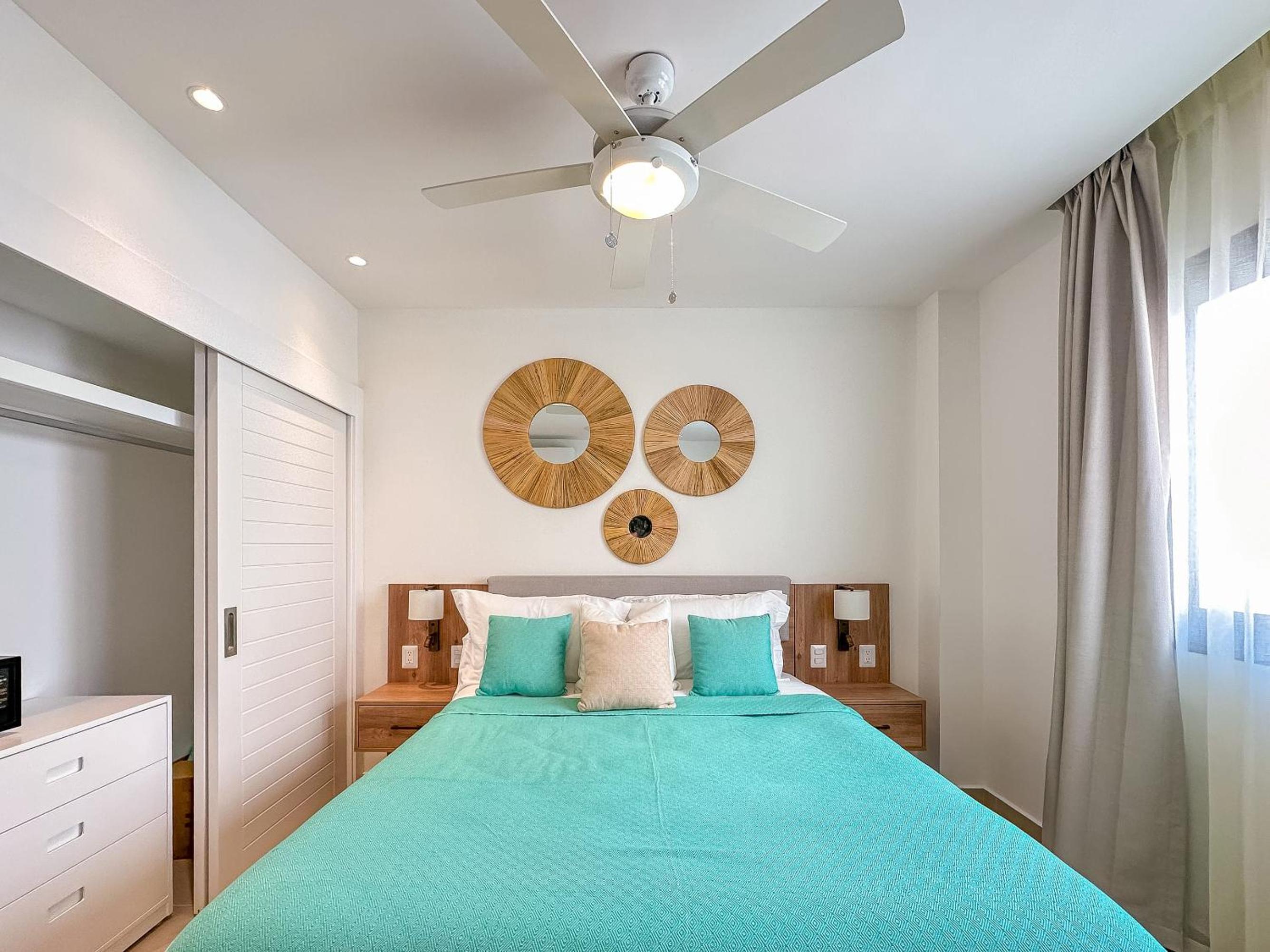 Fantastic brand new beach condo