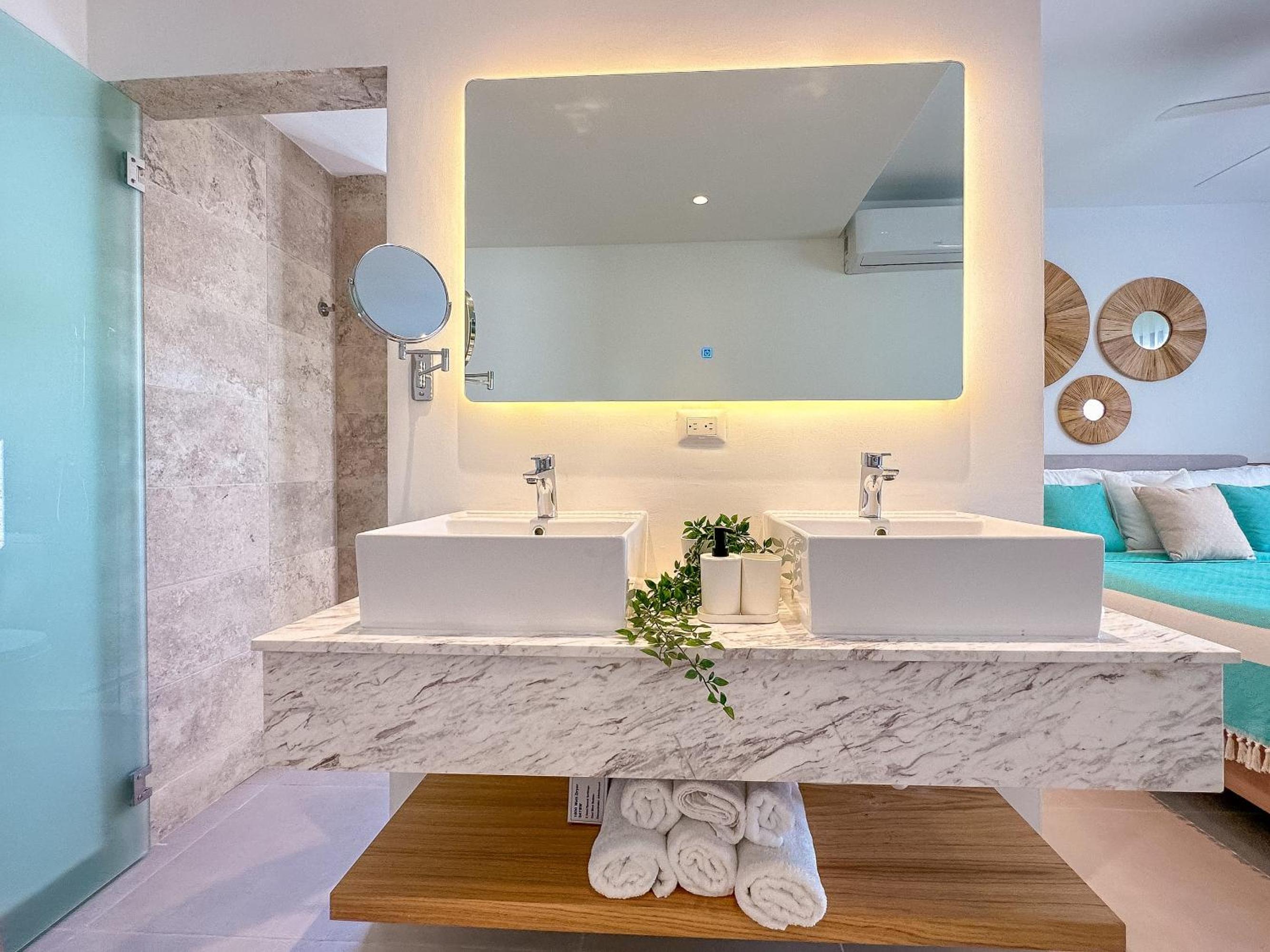 Fantastic brand new beach condo