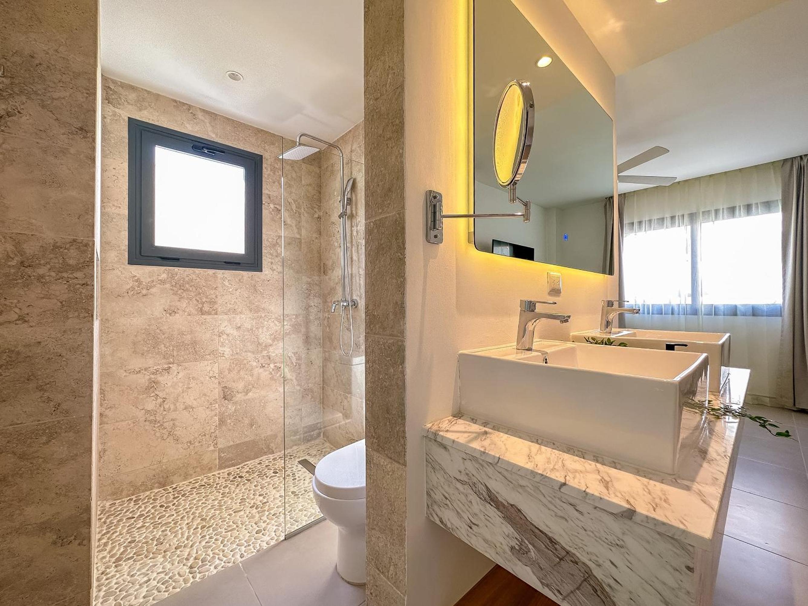 Fantastic brand new beach condo