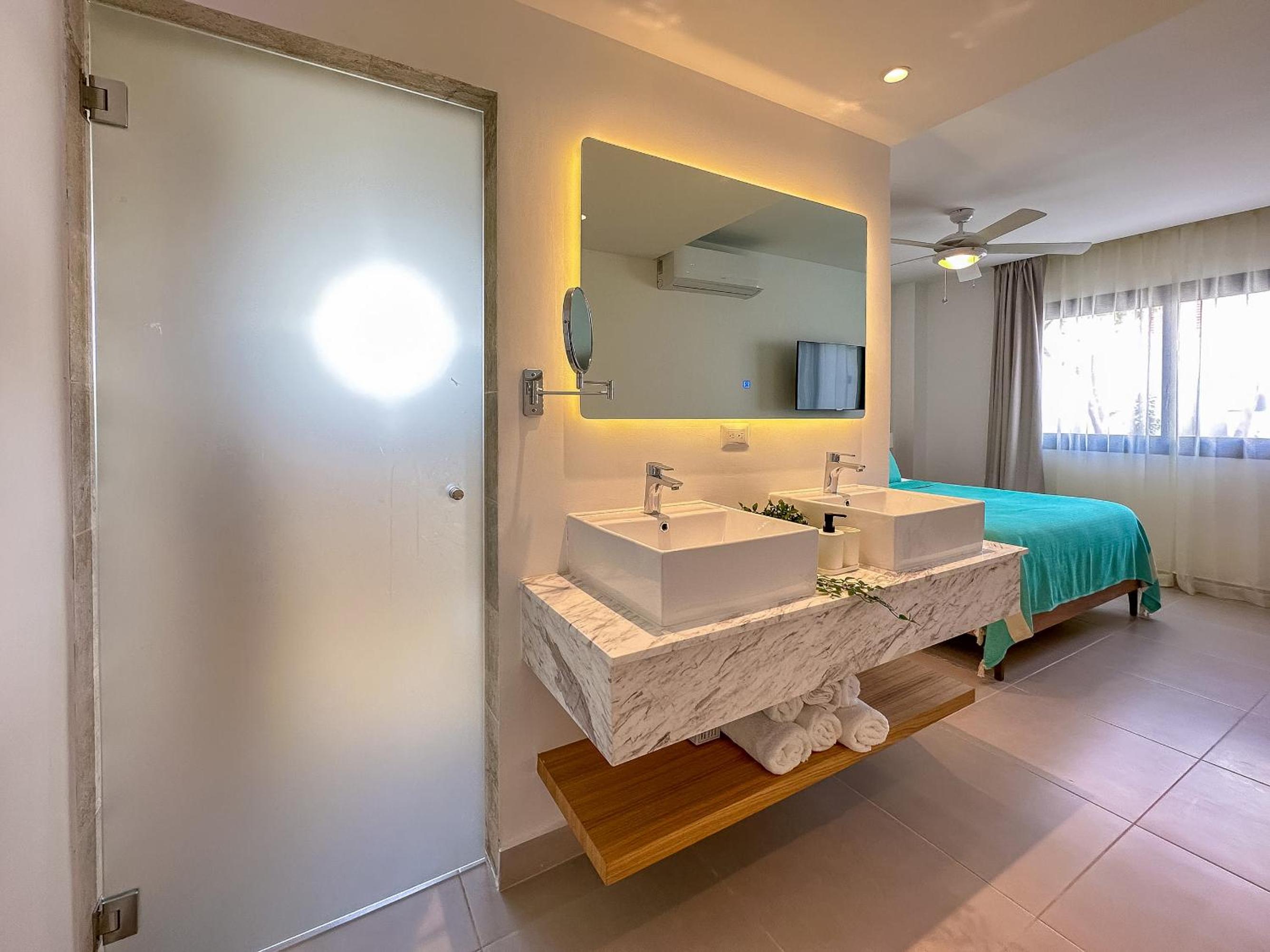 Fantastic brand new beach condo