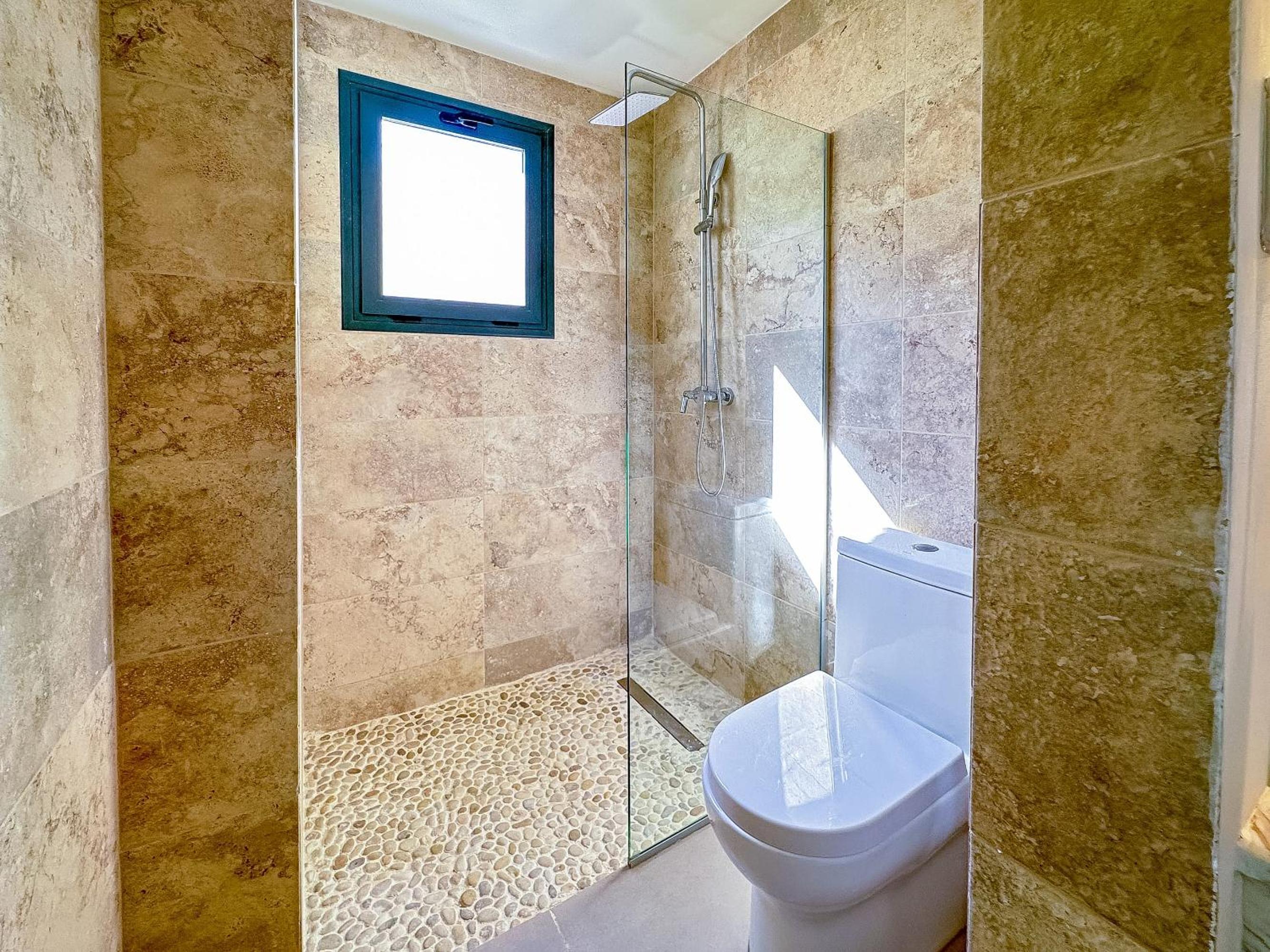 Fantastic brand new beach condo