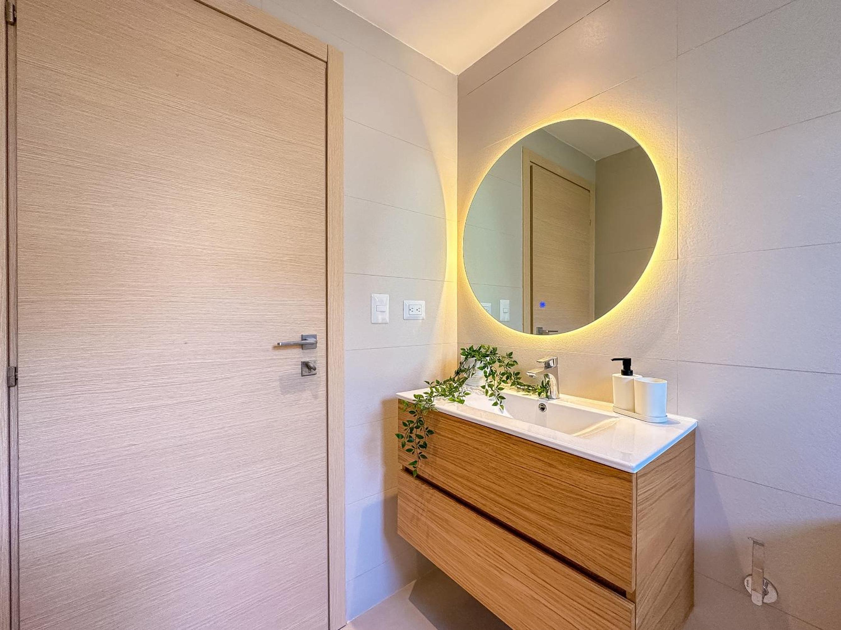 Fantastic brand new beach condo