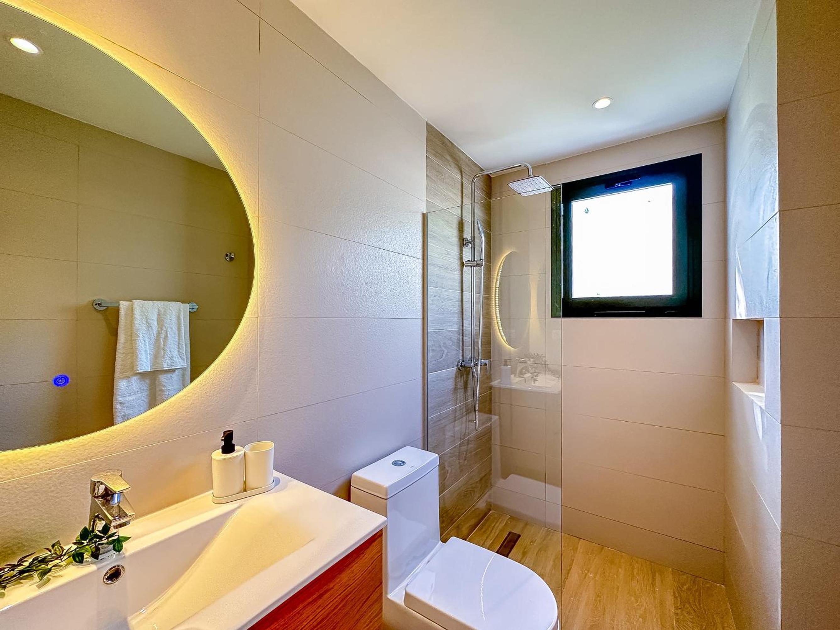 Fantastic brand new beach condo