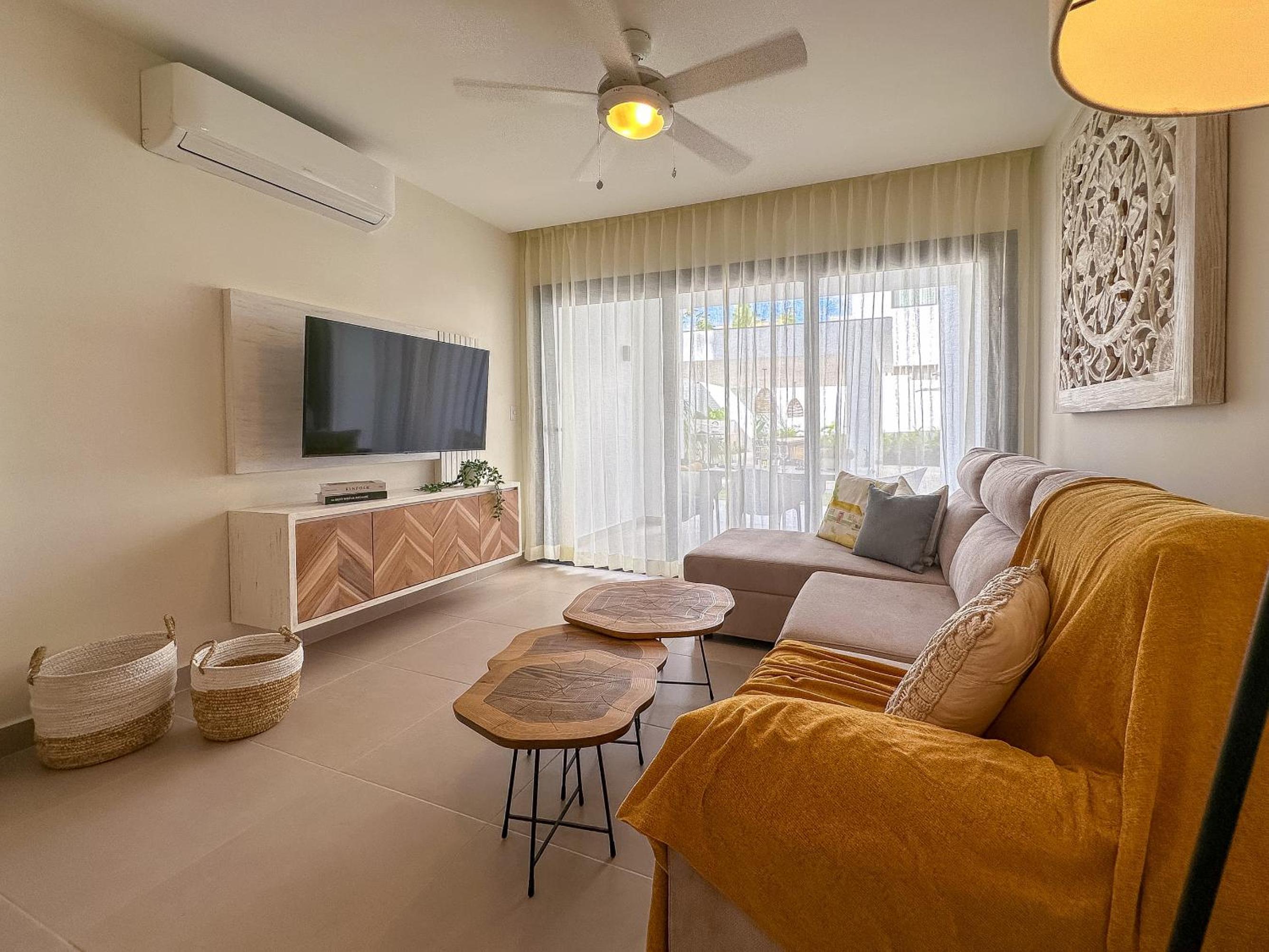 Fantastic brand new beach condo
