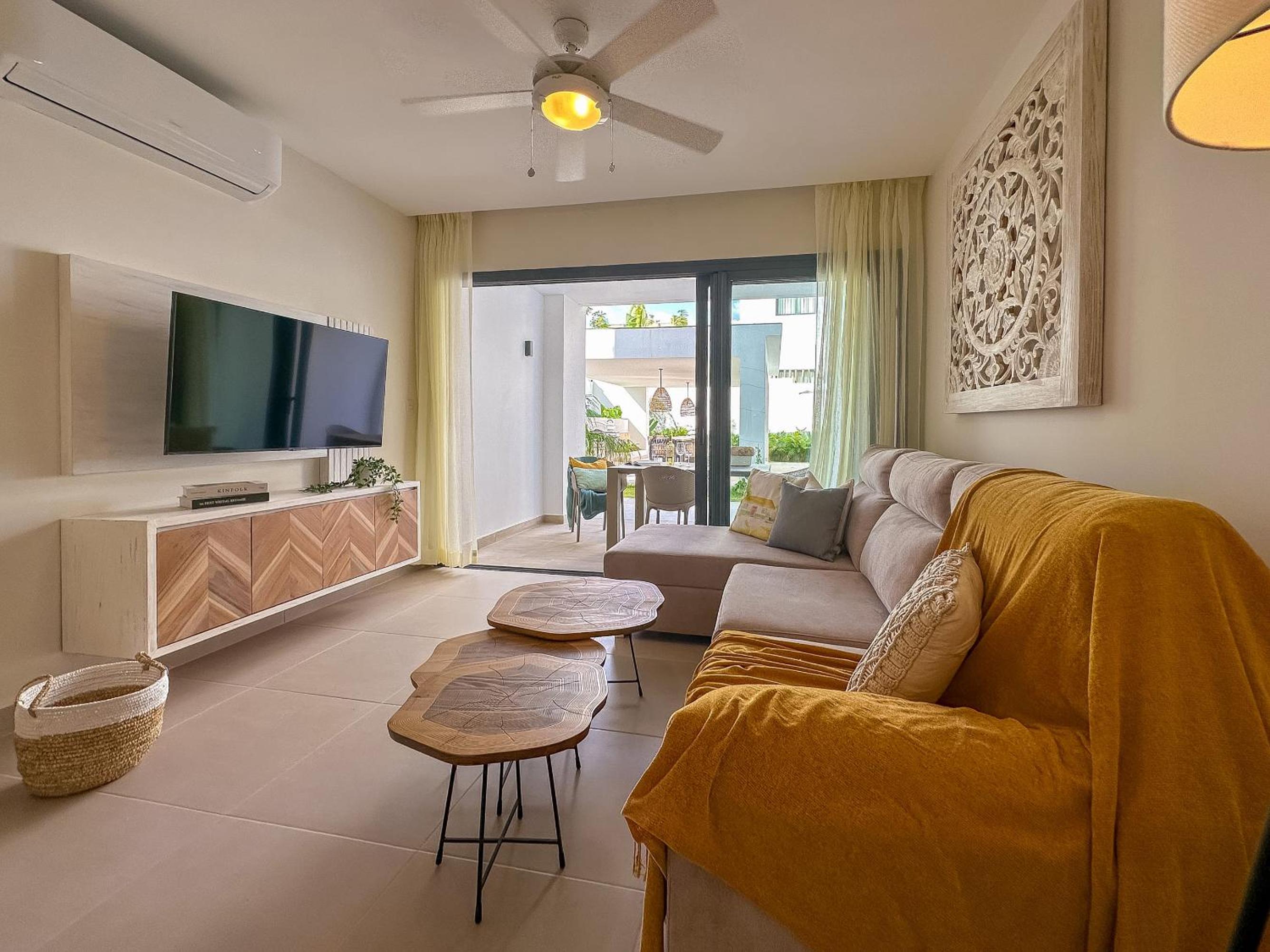 Fantastic brand new beach condo