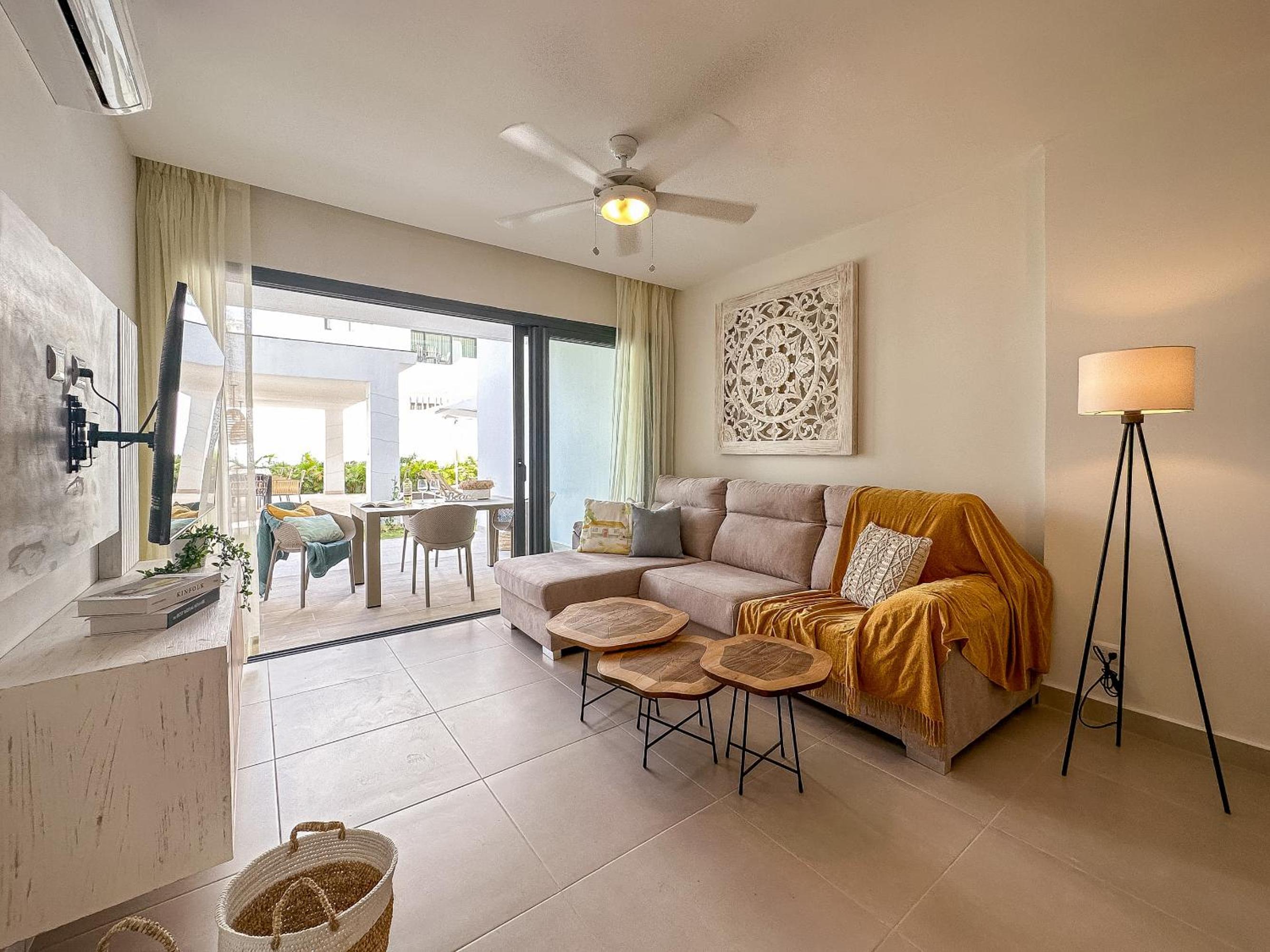 Fantastic brand new beach condo
