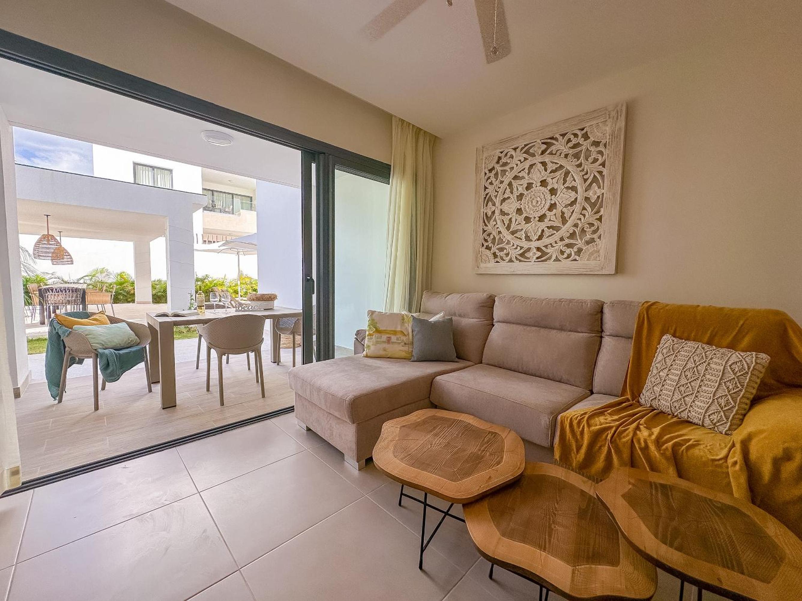 Fantastic brand new beach condo
