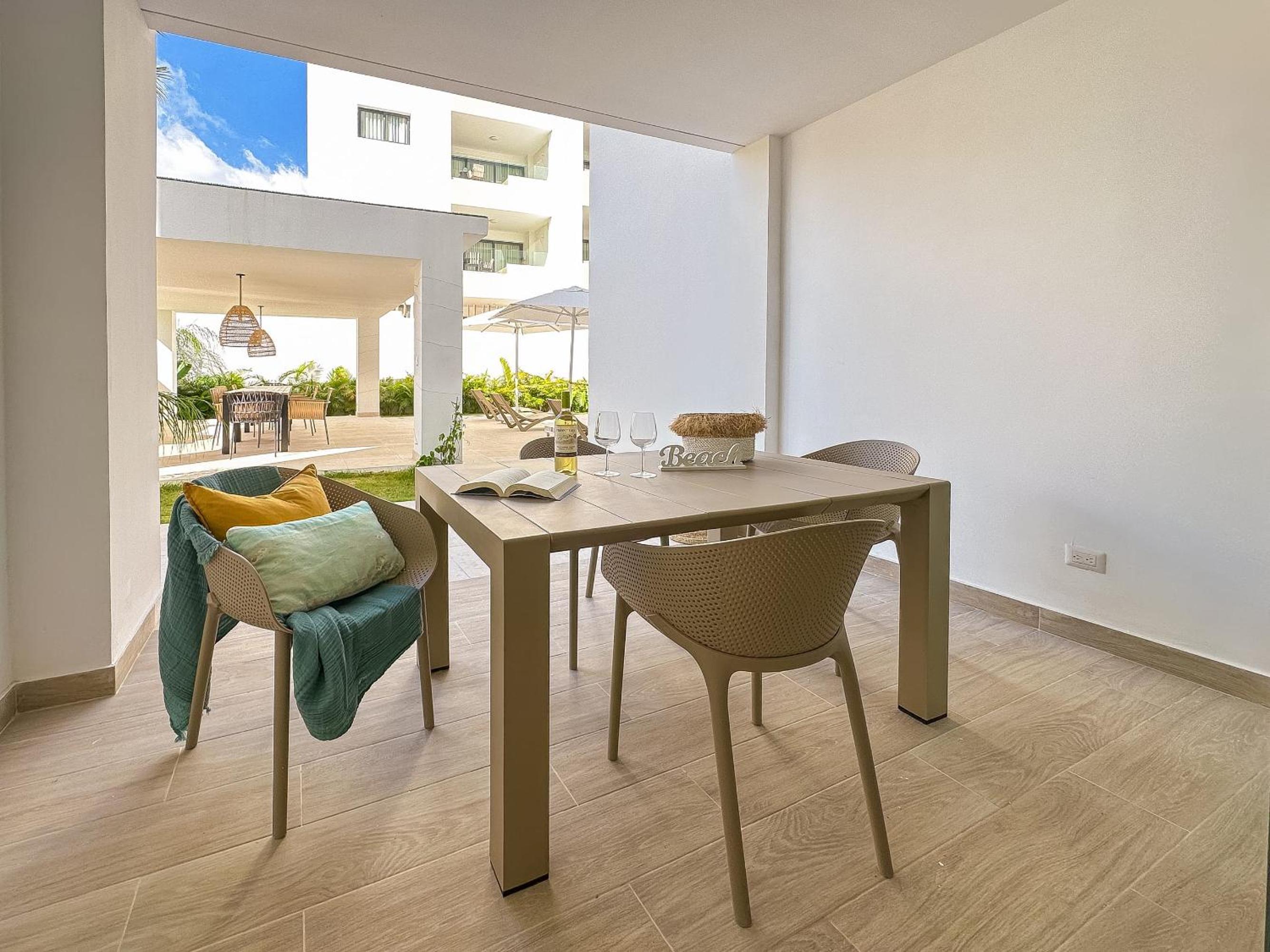 Fantastic brand new beach condo