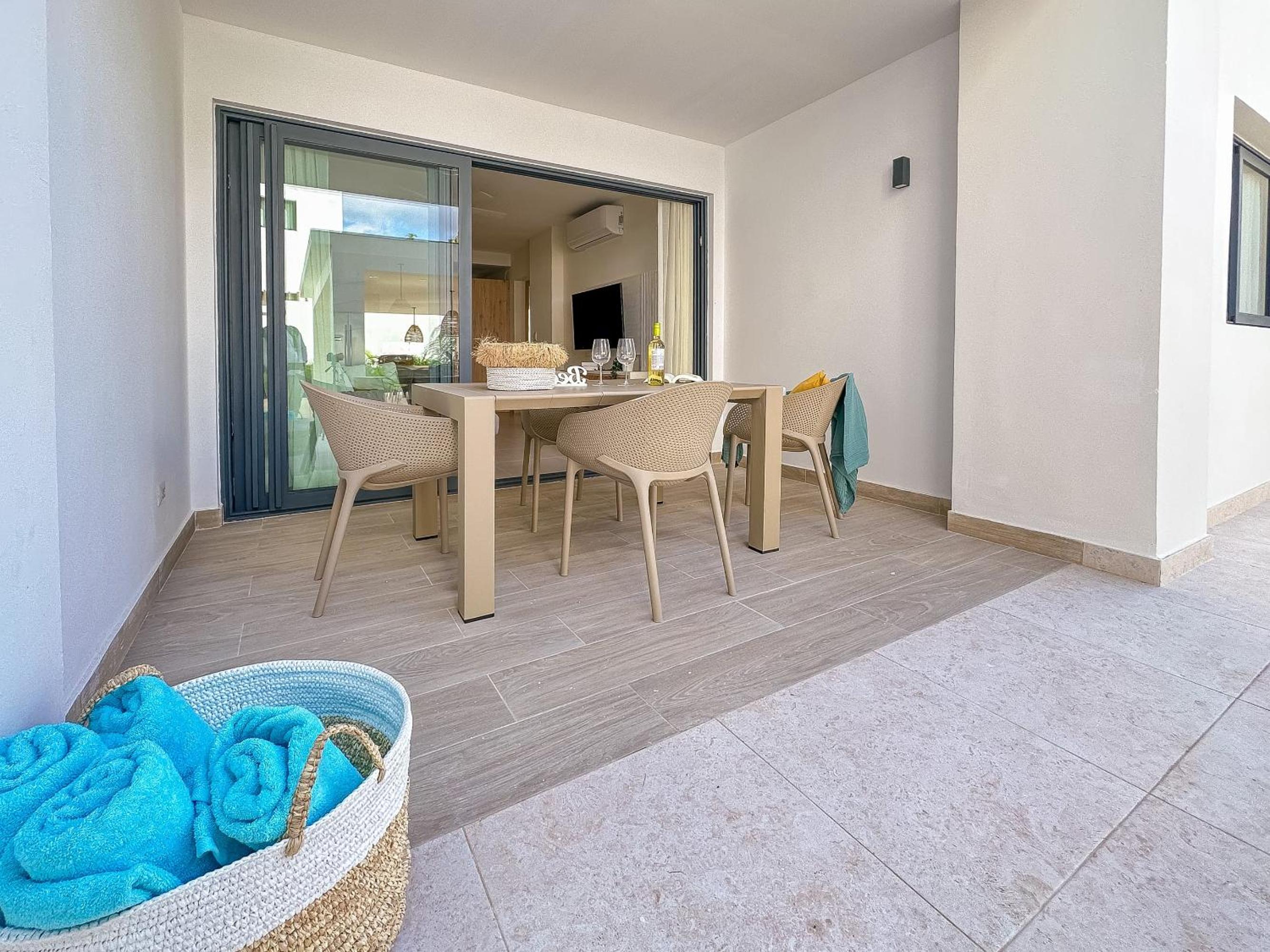 Fantastic brand new beach condo