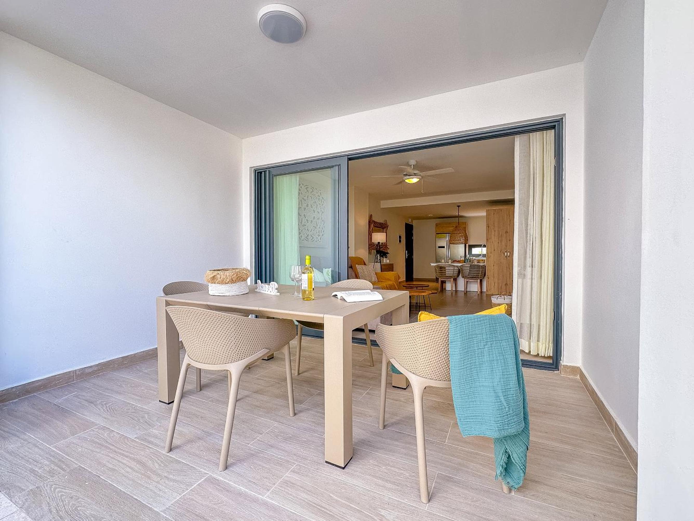 Fantastic brand new beach condo