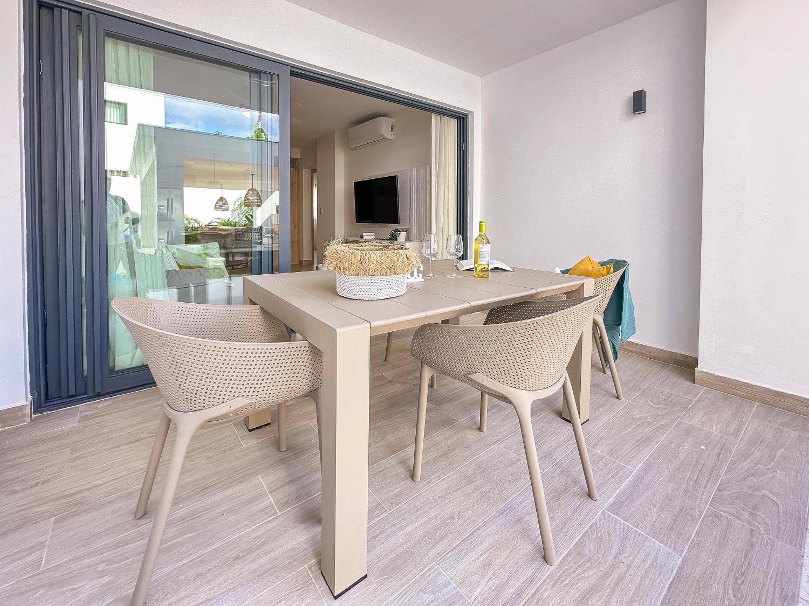 Fantastic brand new beach condo