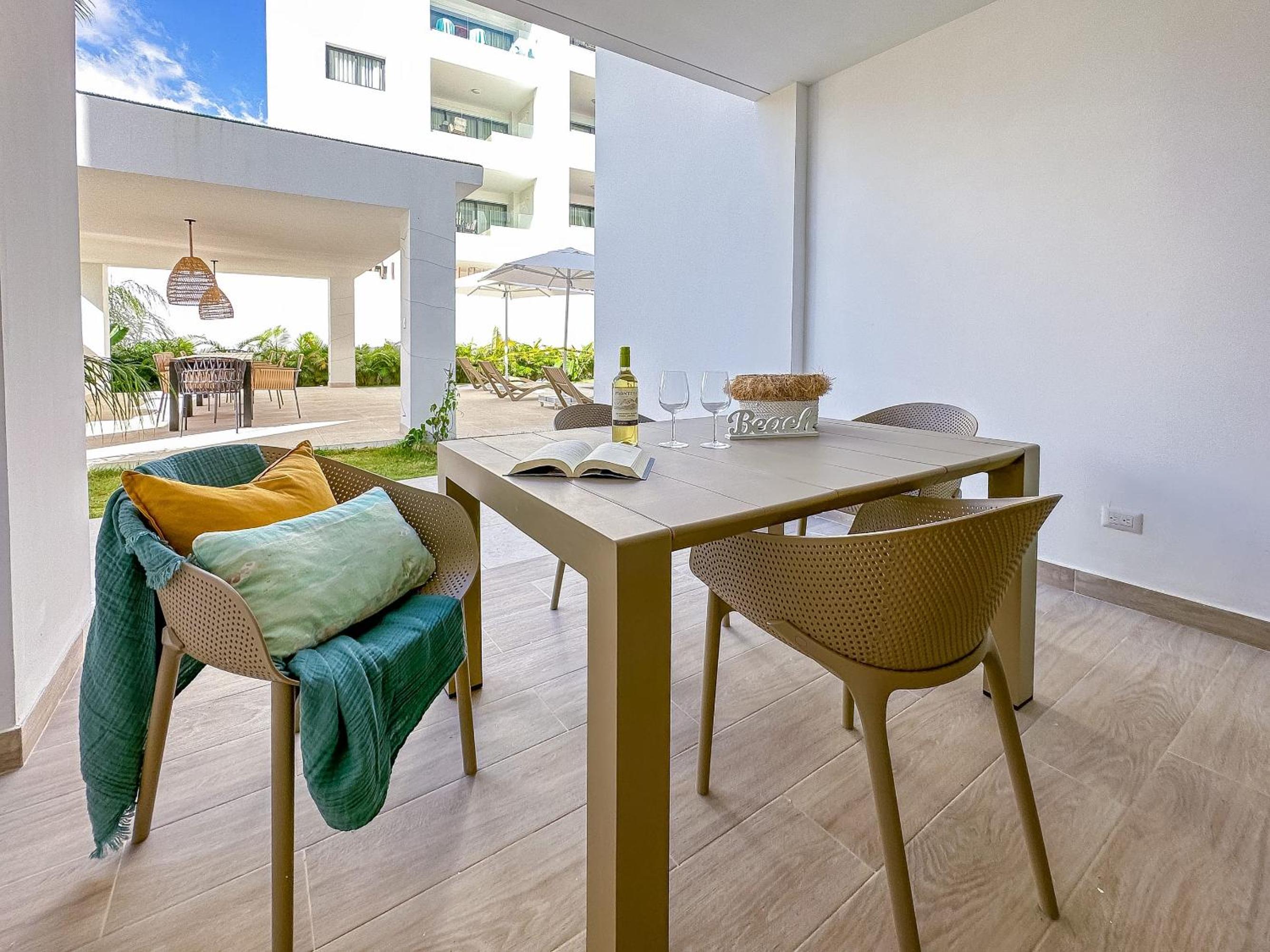 Fantastic brand new beach condo