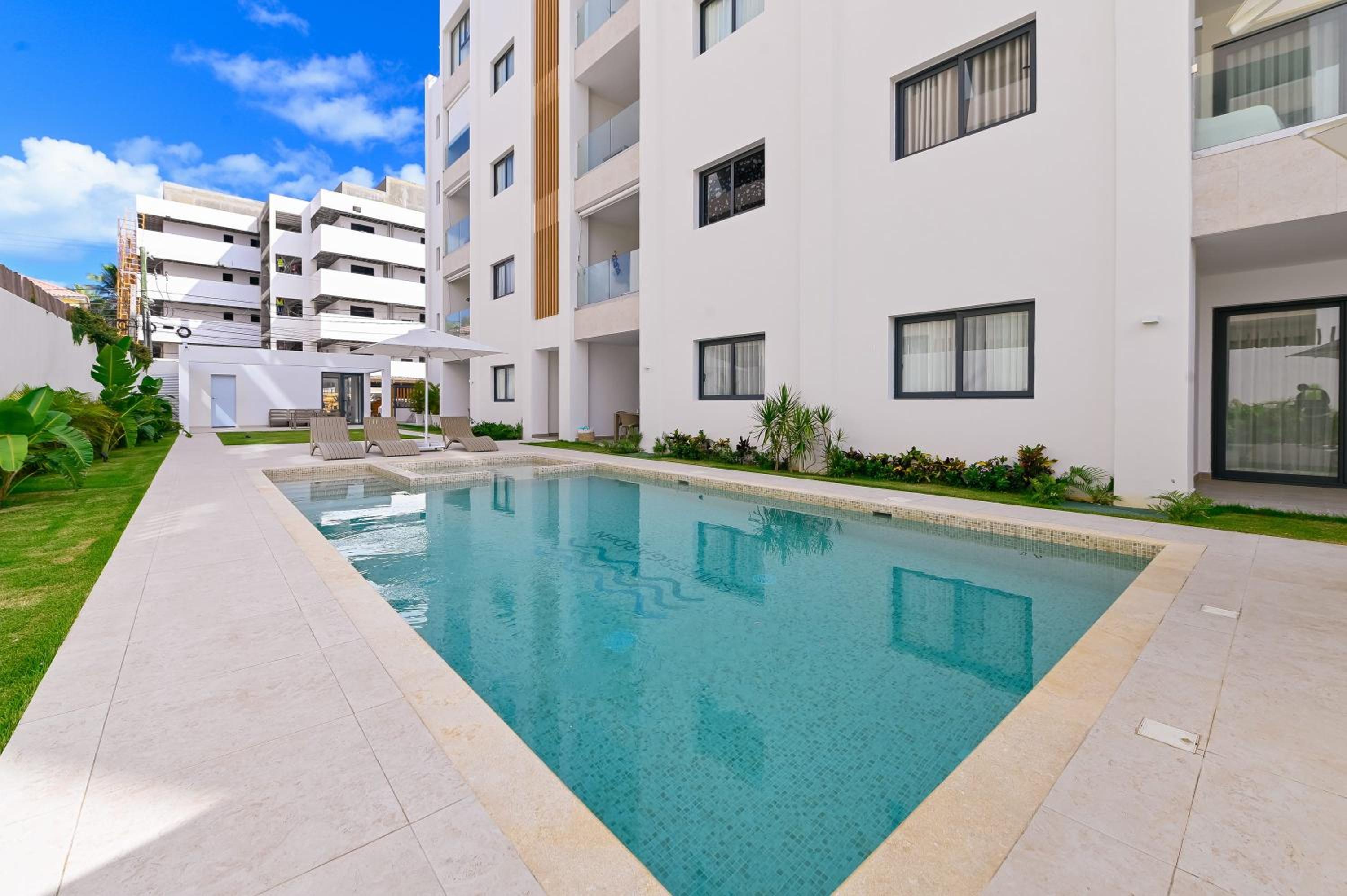 Fantastic brand new beach condo