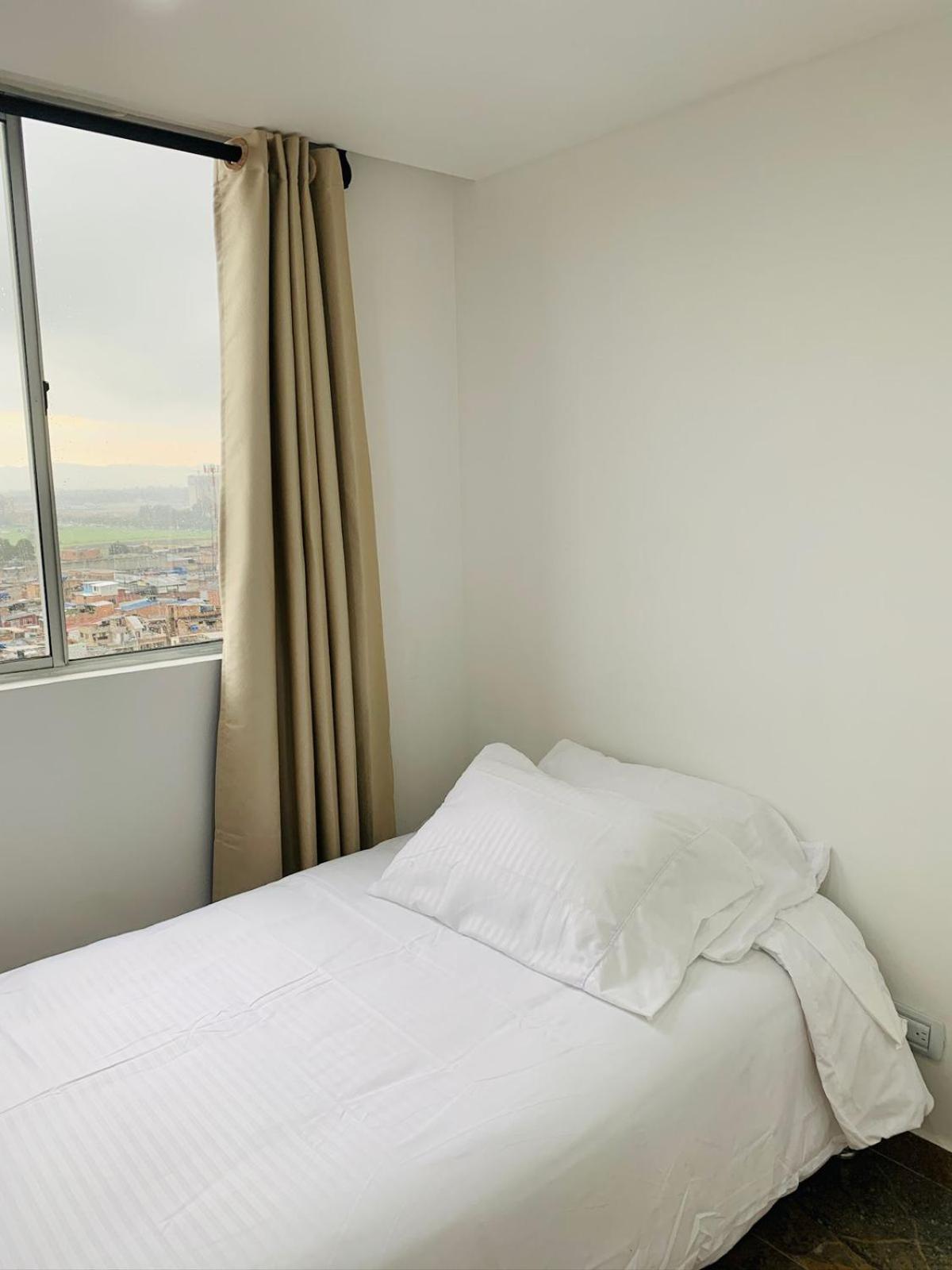 Alquiler Apartamento en Bogotá cerca al aeropuerto-Colibri Dorado-by-wonderlust