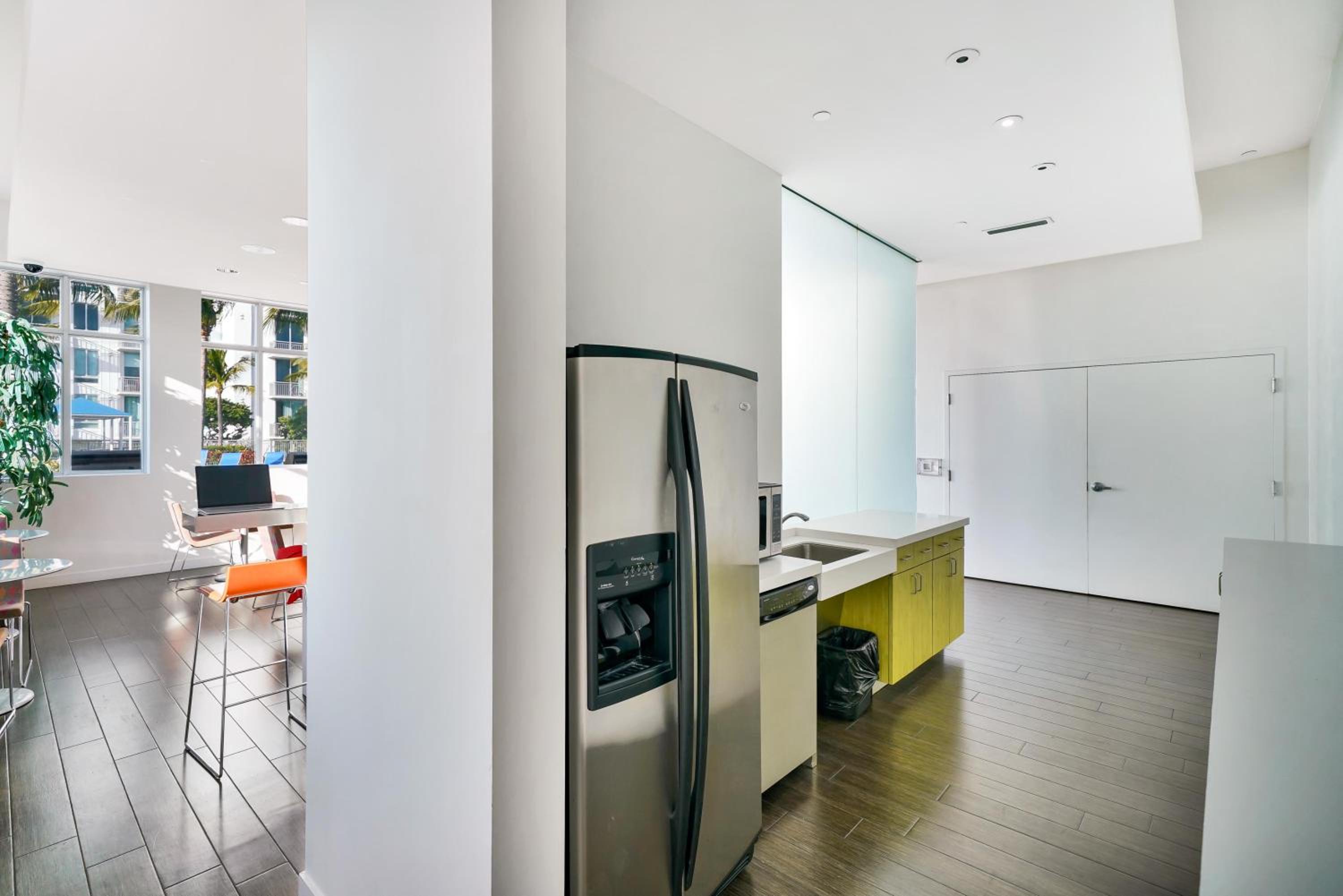 The Edge - Modern High-Rise Living with Wraparound Balcony view 3