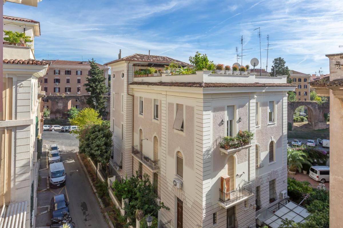 Aqua Claudia and Anio Novus Apartments