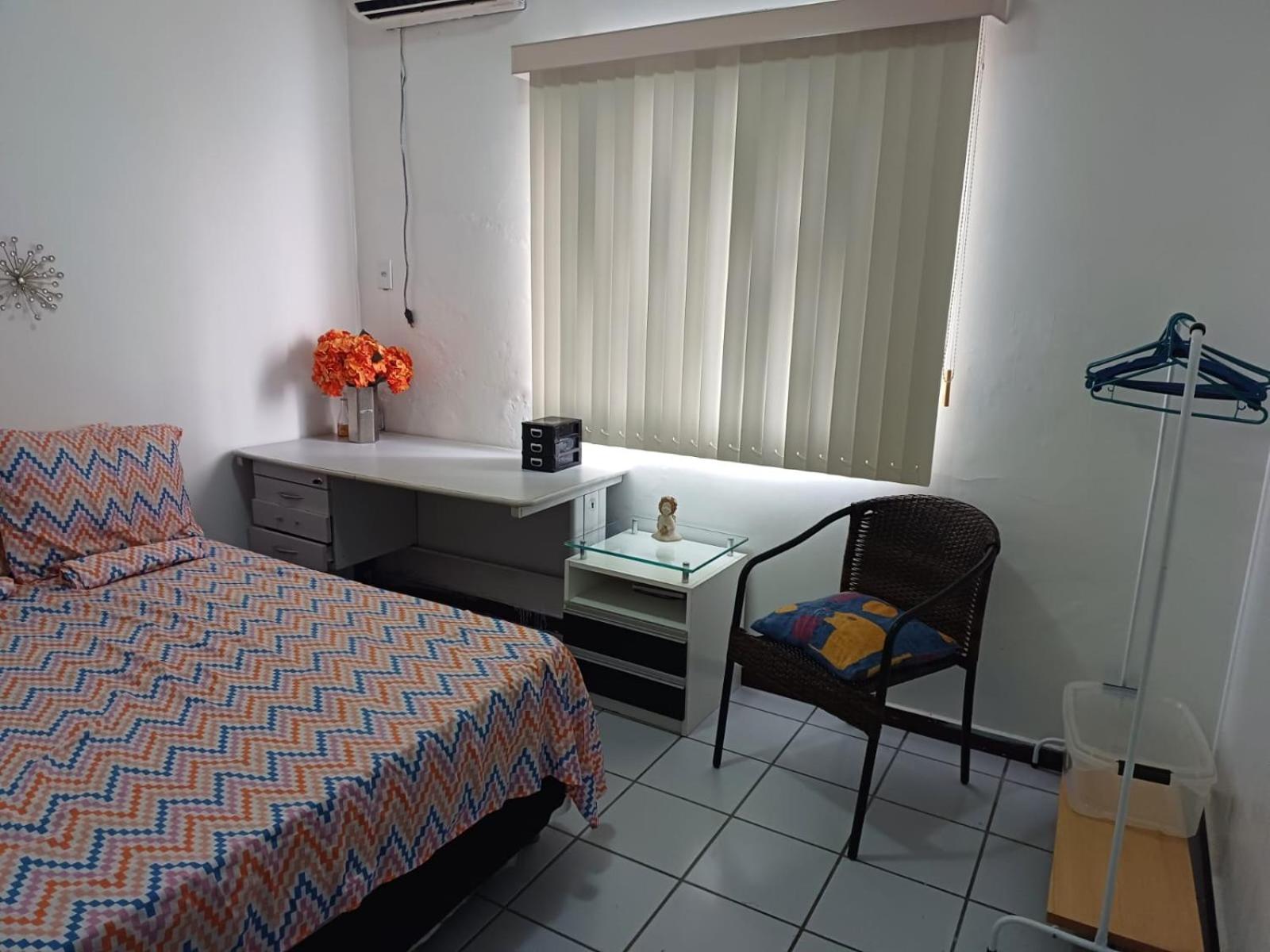 Apartamento Compartilhado, com 02 Quartos, sendo 01 suíte