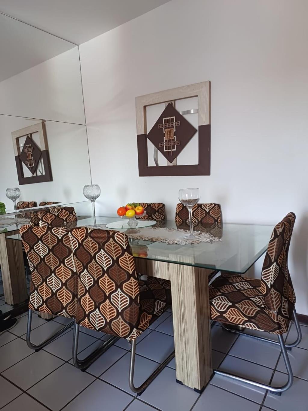 Apartamento Compartilhado, com 02 Quartos, sendo 01 suíte