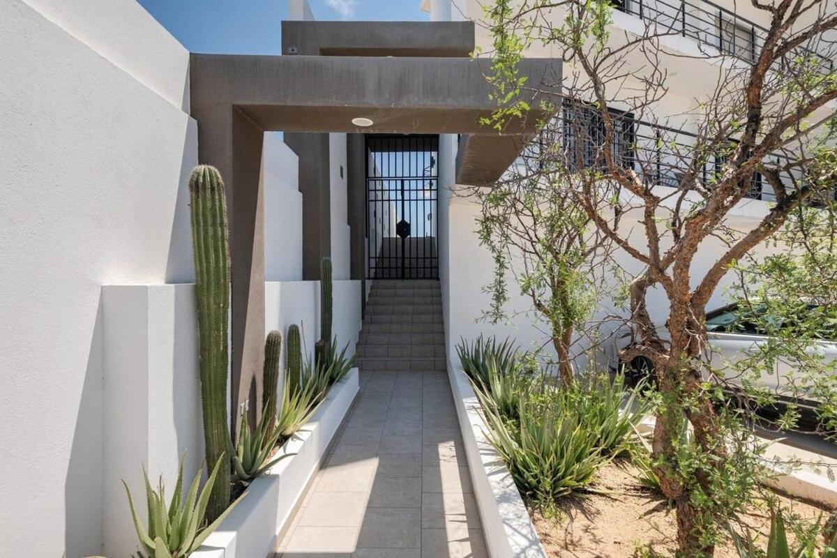 Primer Piso condo , 3 Recamaras+2.5 baños +alberca