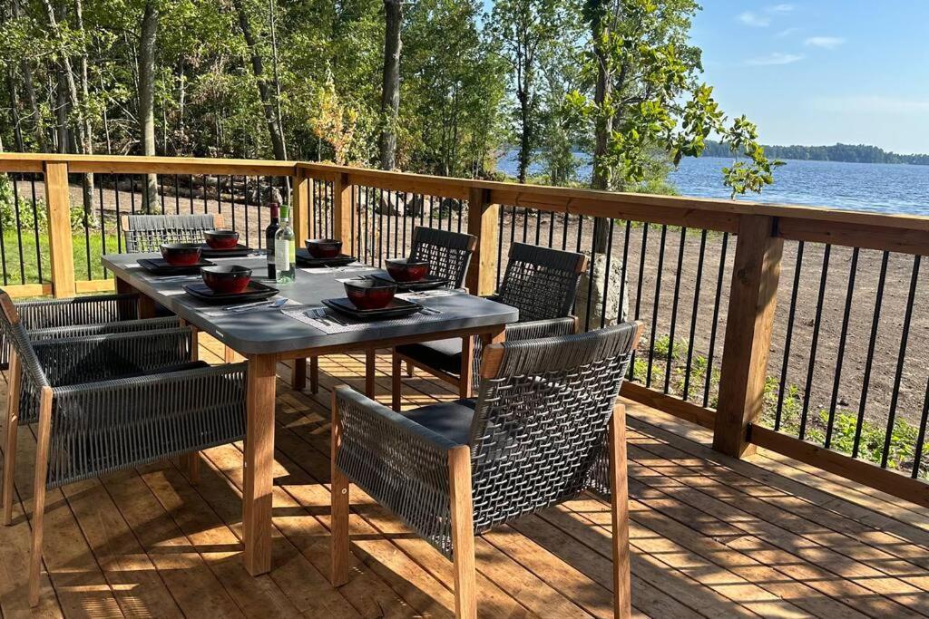Dom Chalet Waterfront at Stoco Lake