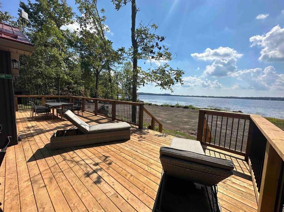 Dom Chalet Waterfront at Stoco Lake