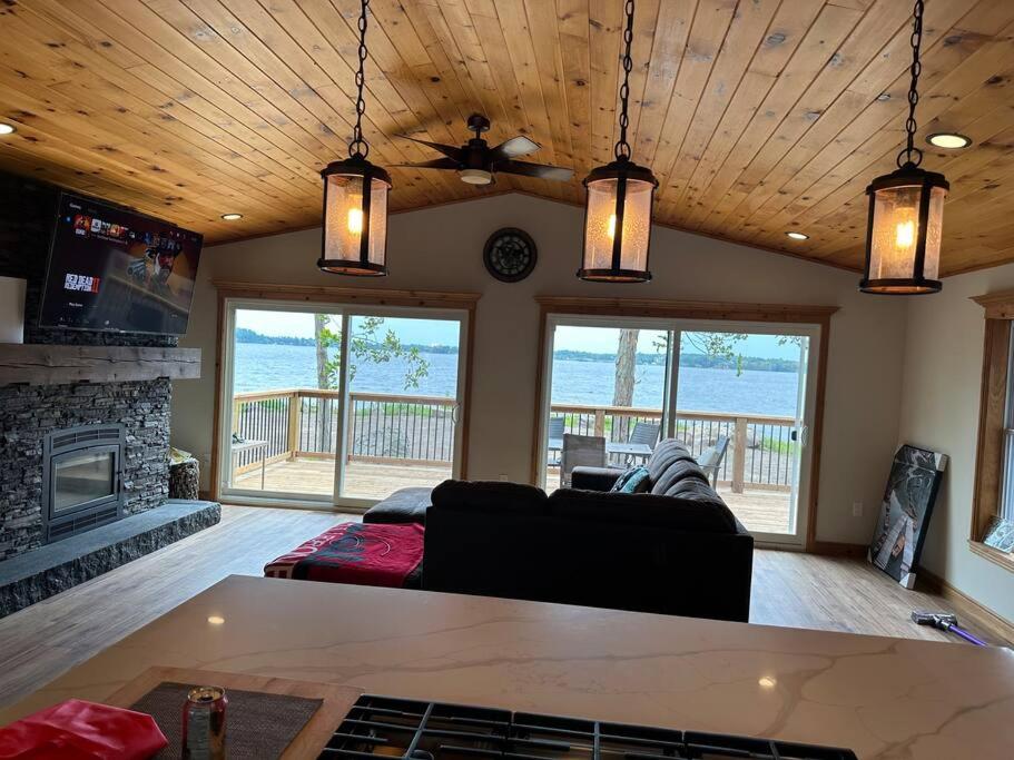 Dom Chalet Waterfront at Stoco Lake